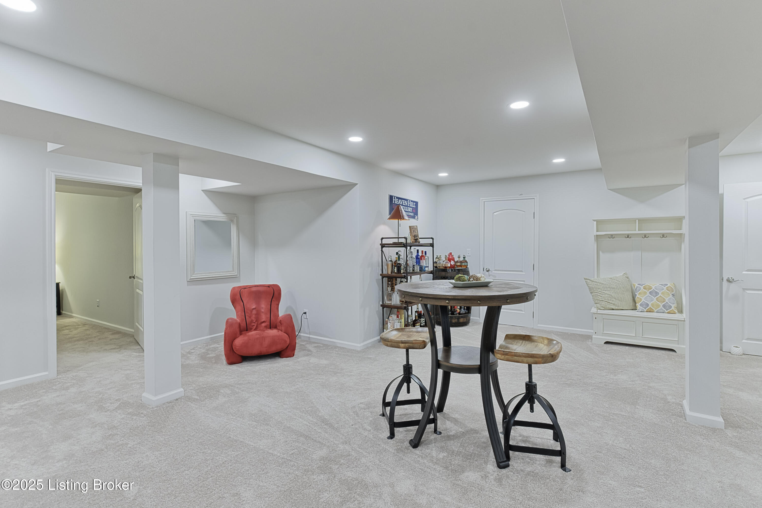 3817 Carriage Hill Dr
