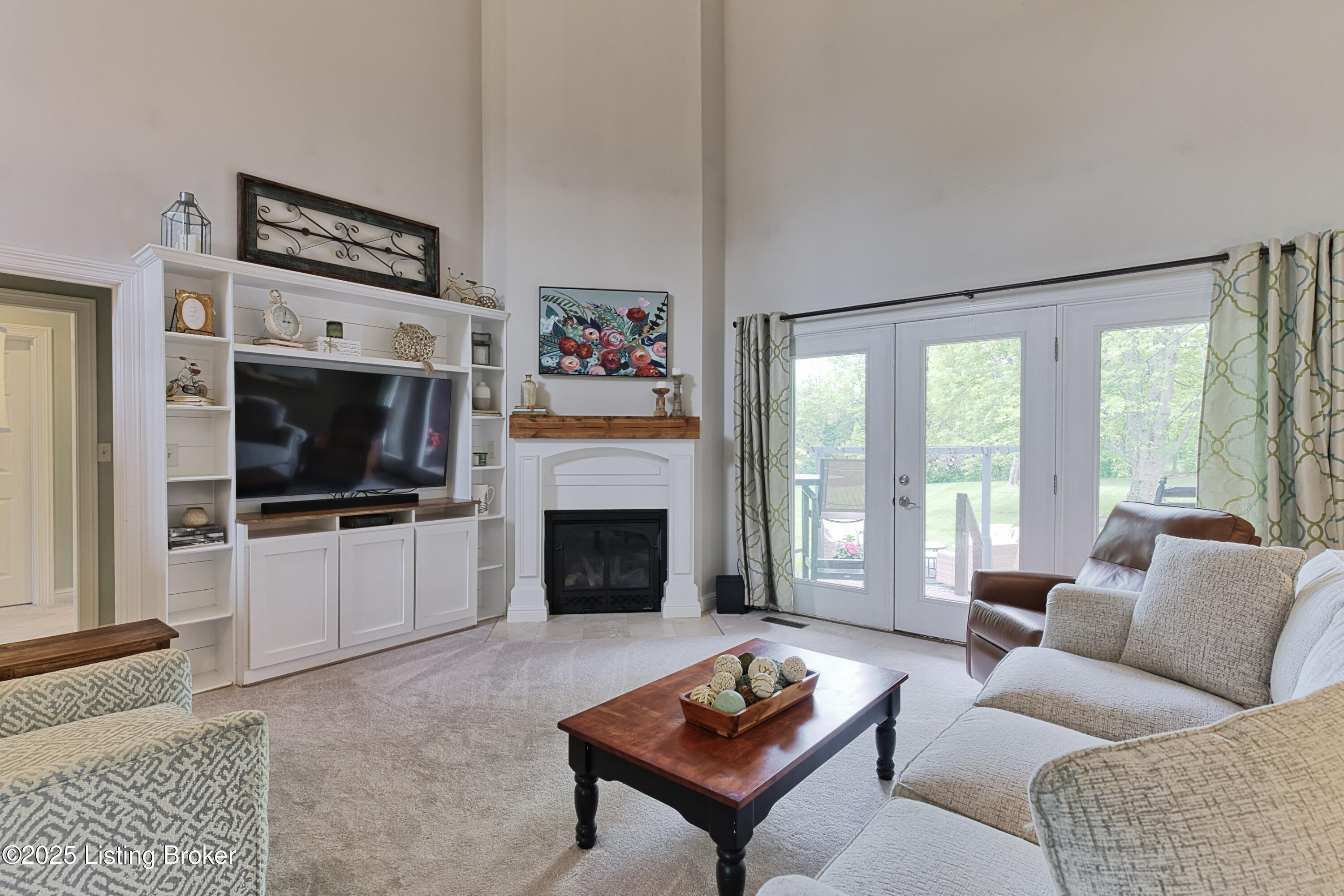 3817 Carriage Hill Dr