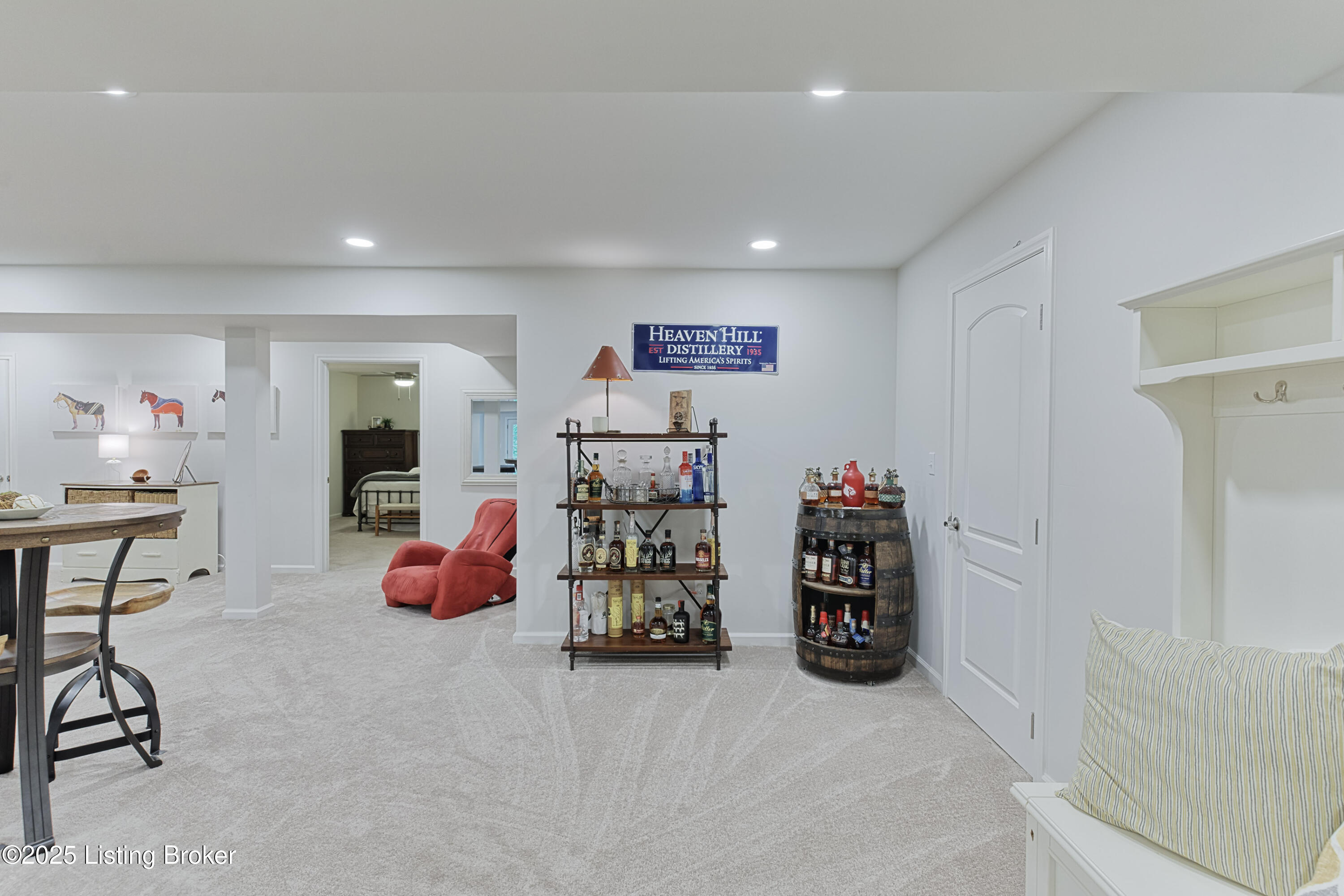 3817 Carriage Hill Dr