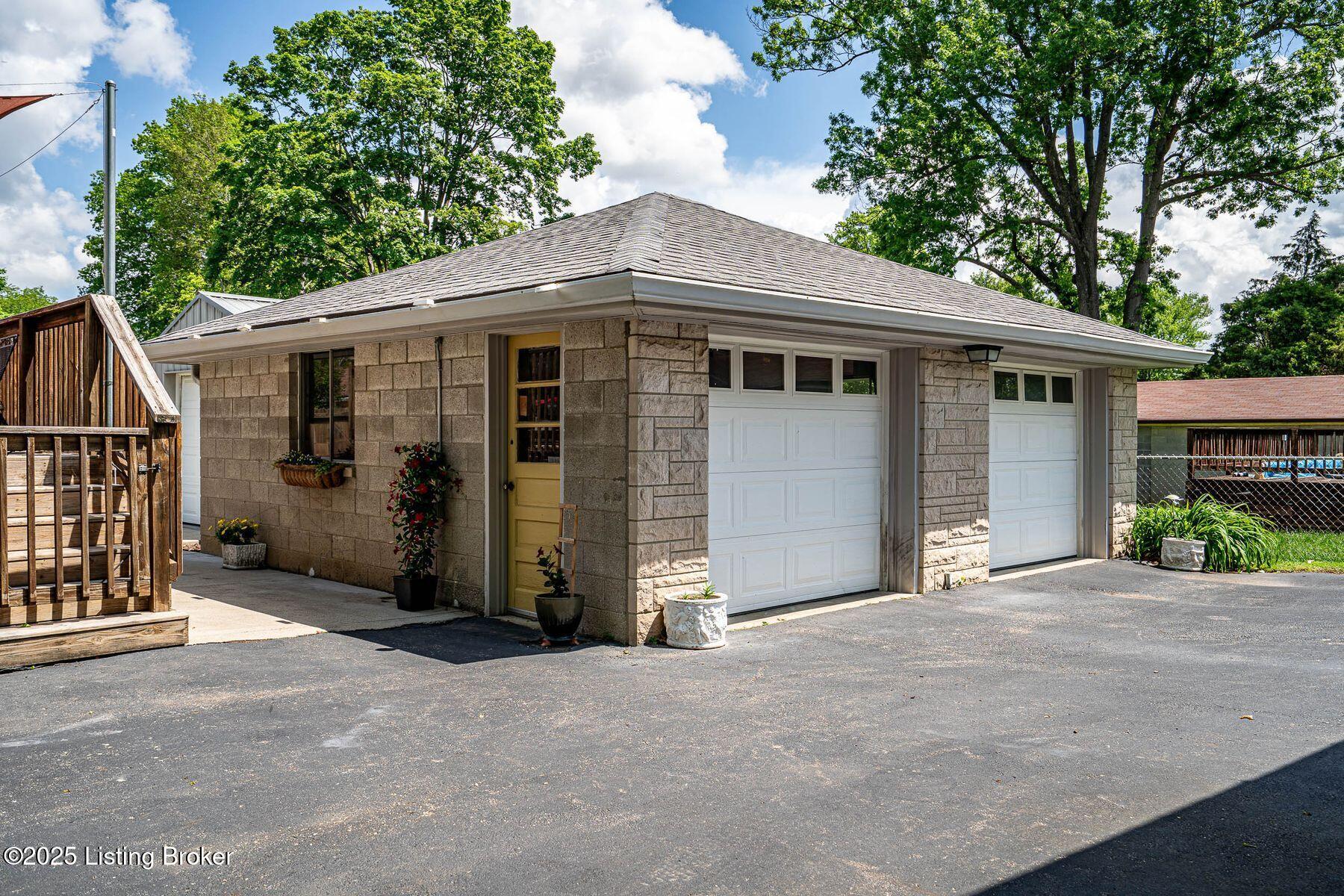 8703 Waltlee Rd