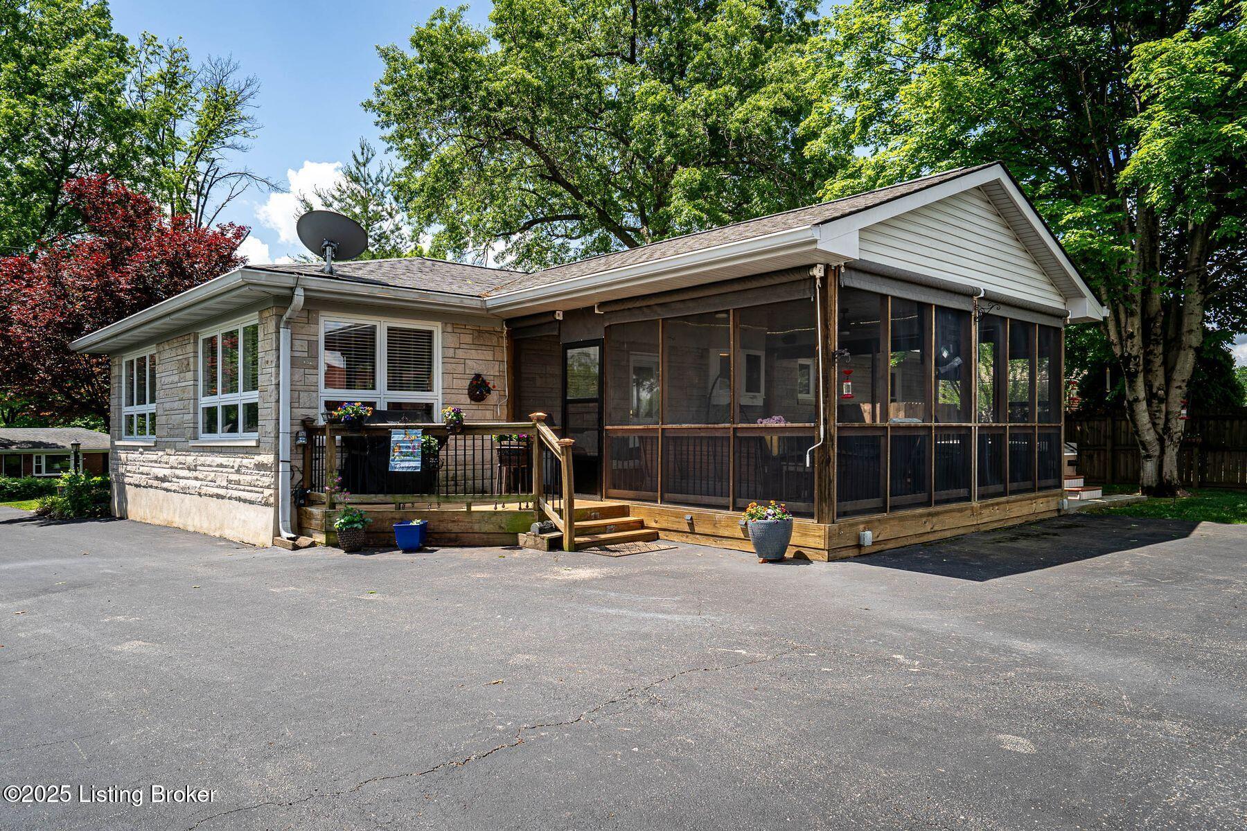 8703 Waltlee Rd