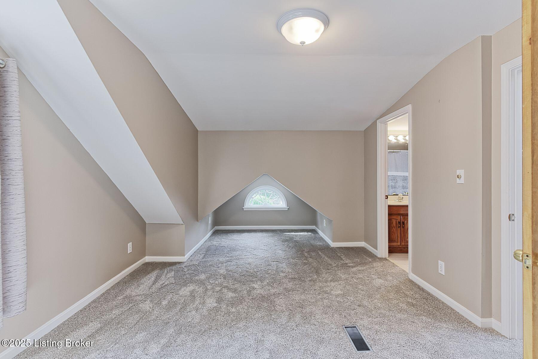 2418 Hawthorne Ave