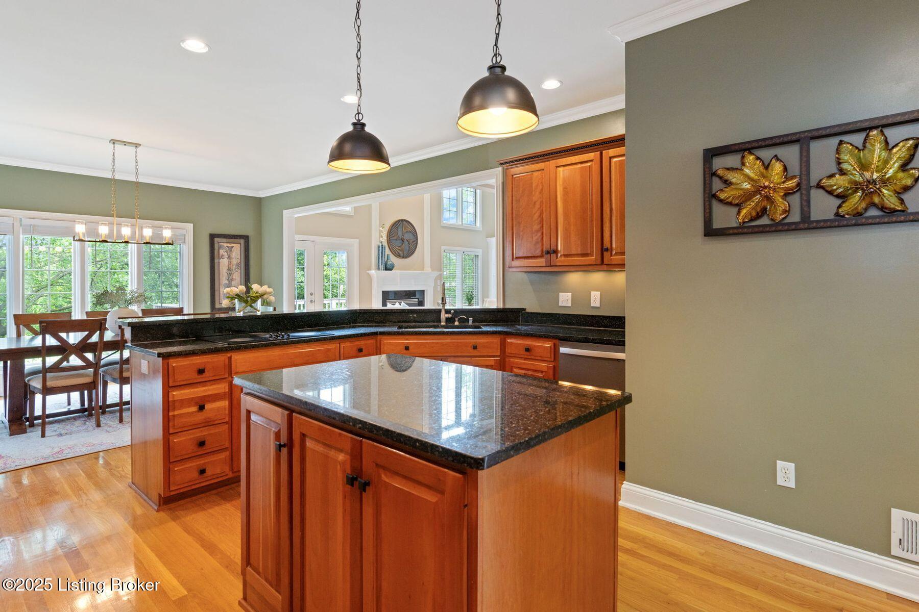 12711 Crestmoor Cir