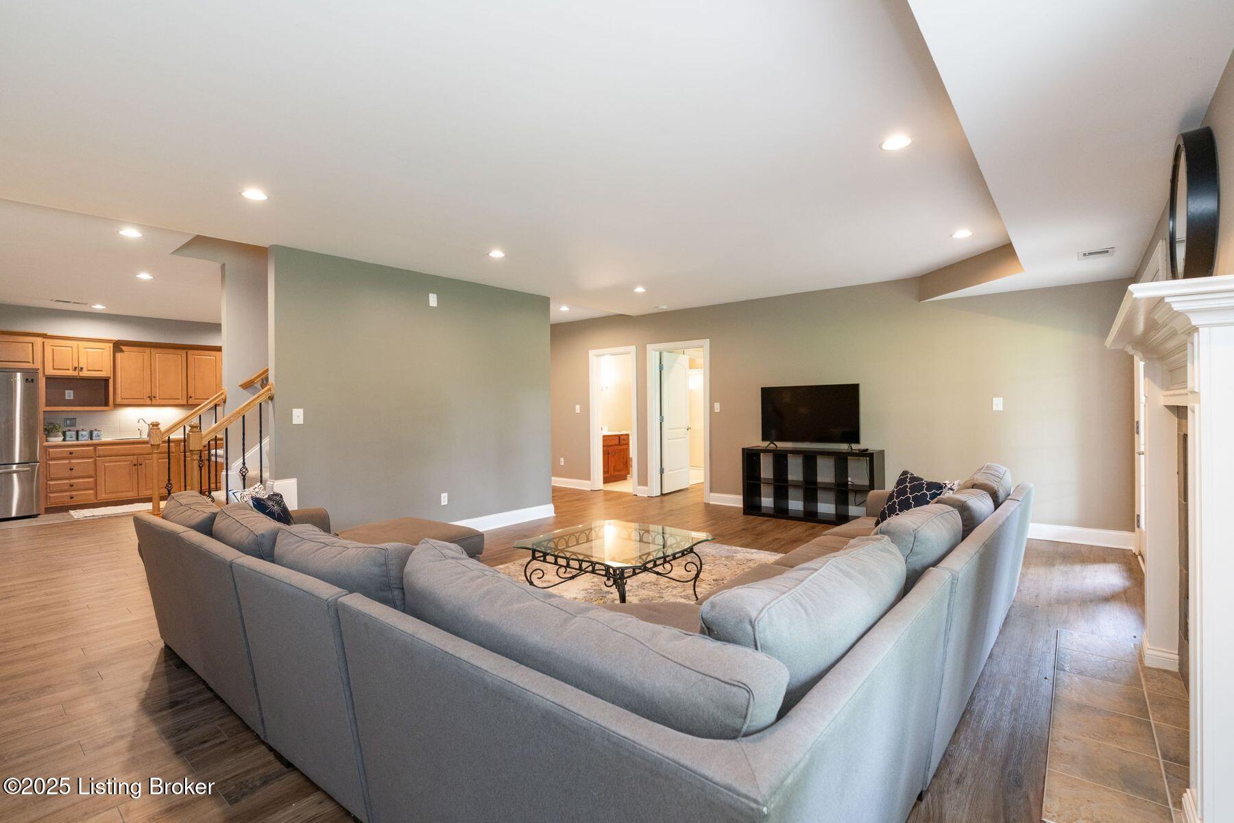 12711 Crestmoor Cir