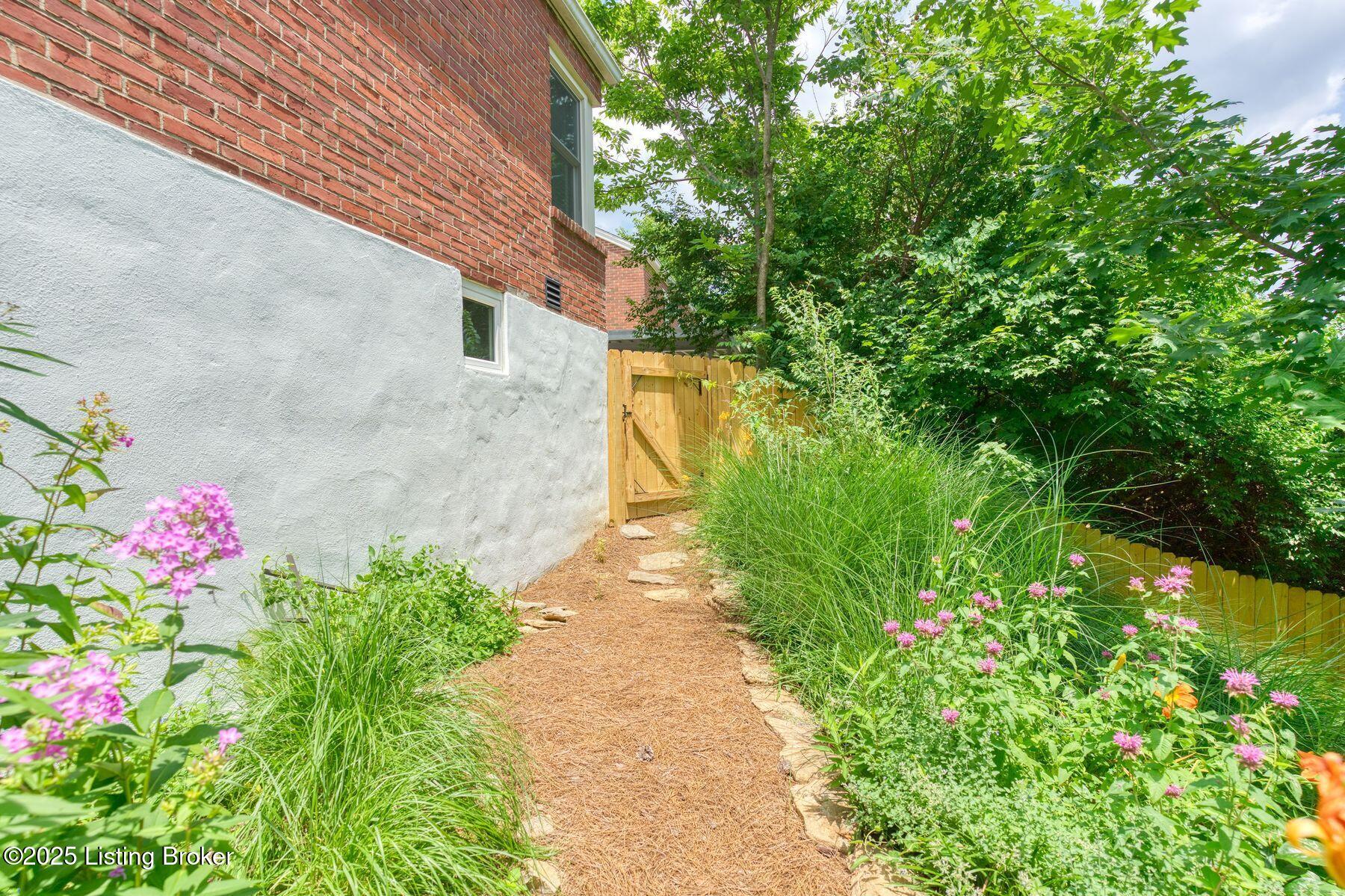 1428 Falcon Dr