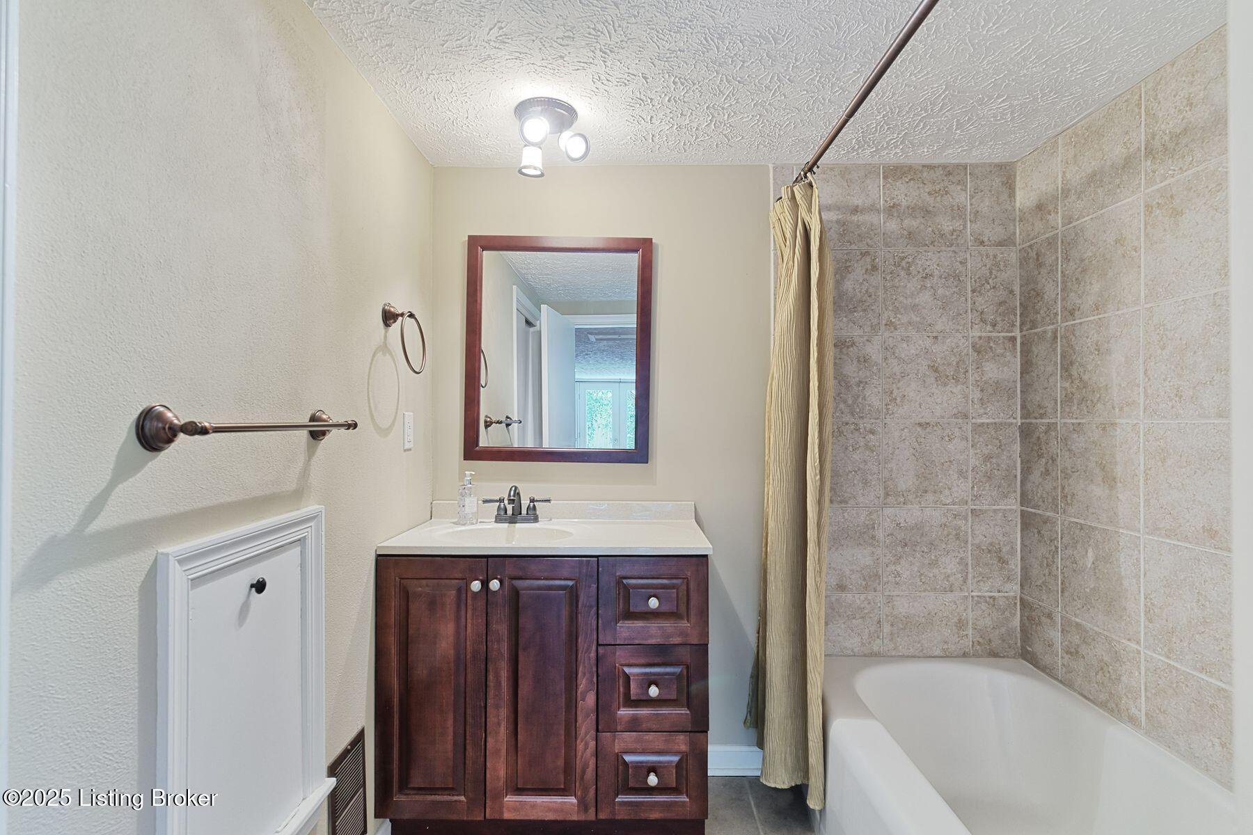 1428 Falcon Dr