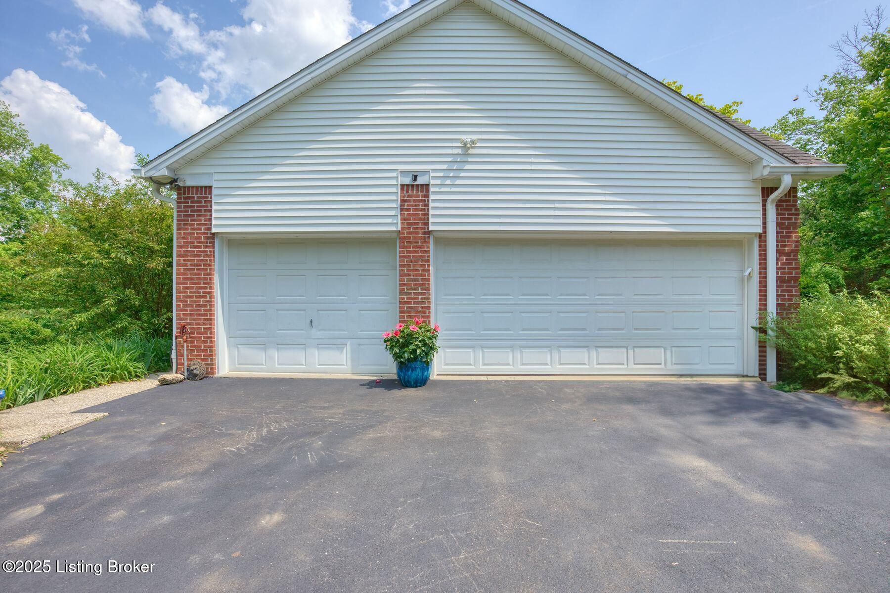 6311 Fible Ln