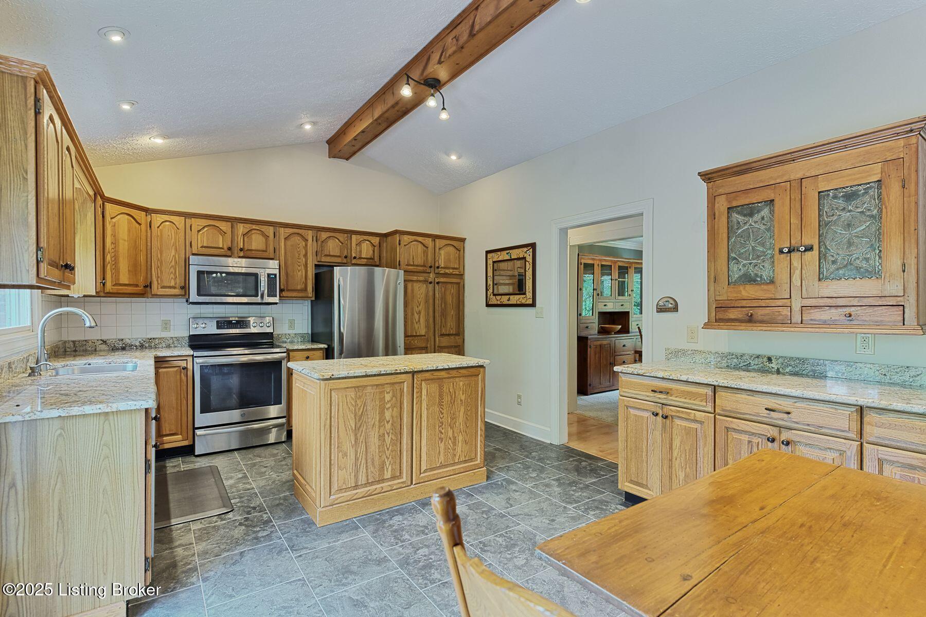 6311 Fible Ln