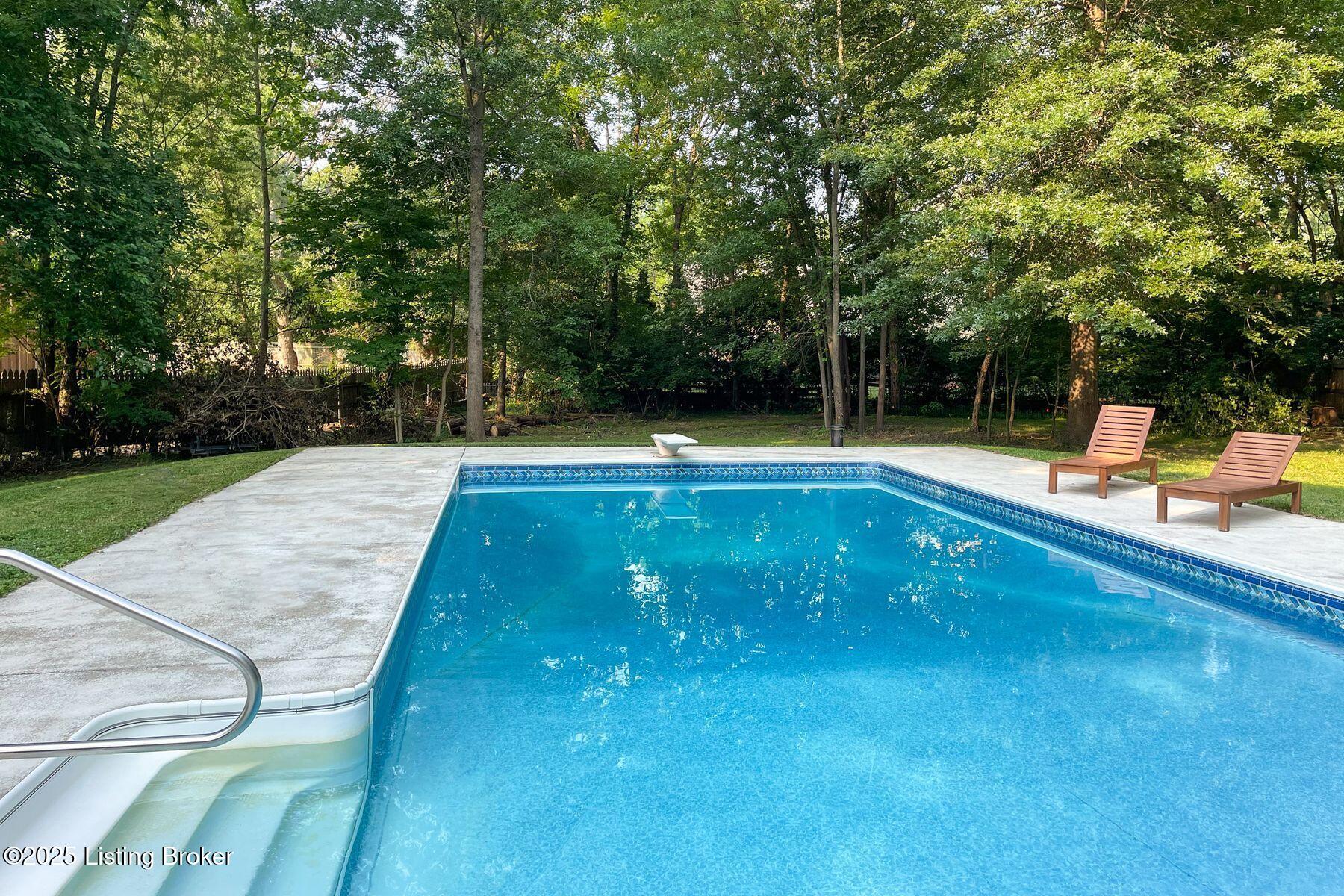 907 Glenbrook Rd