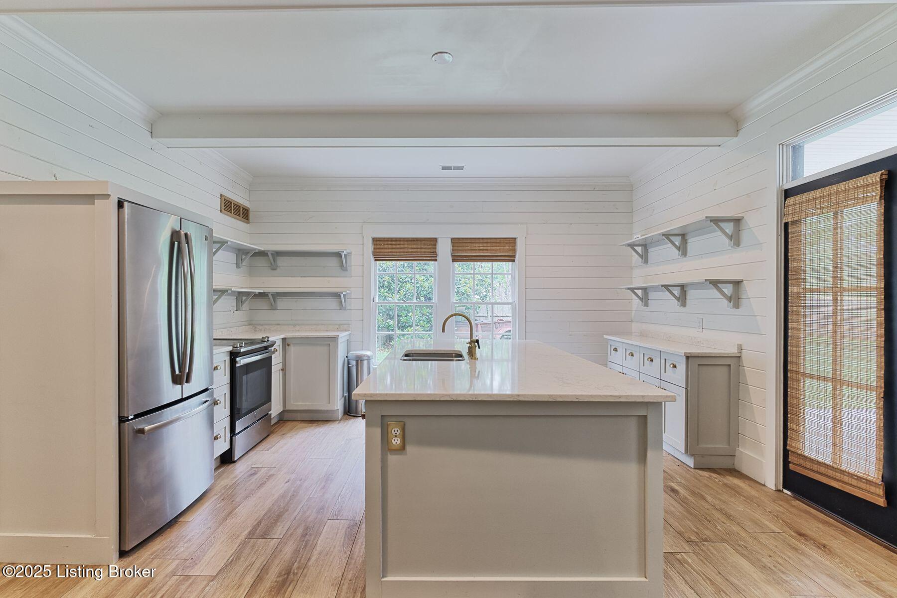 907 Glenbrook Rd