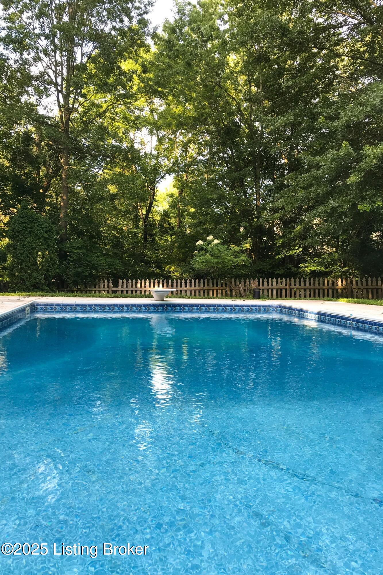 907 Glenbrook Rd