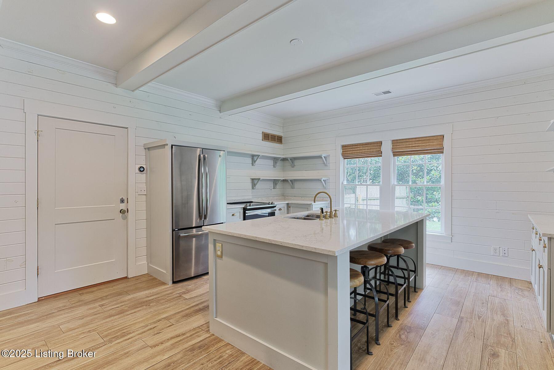 907 Glenbrook Rd