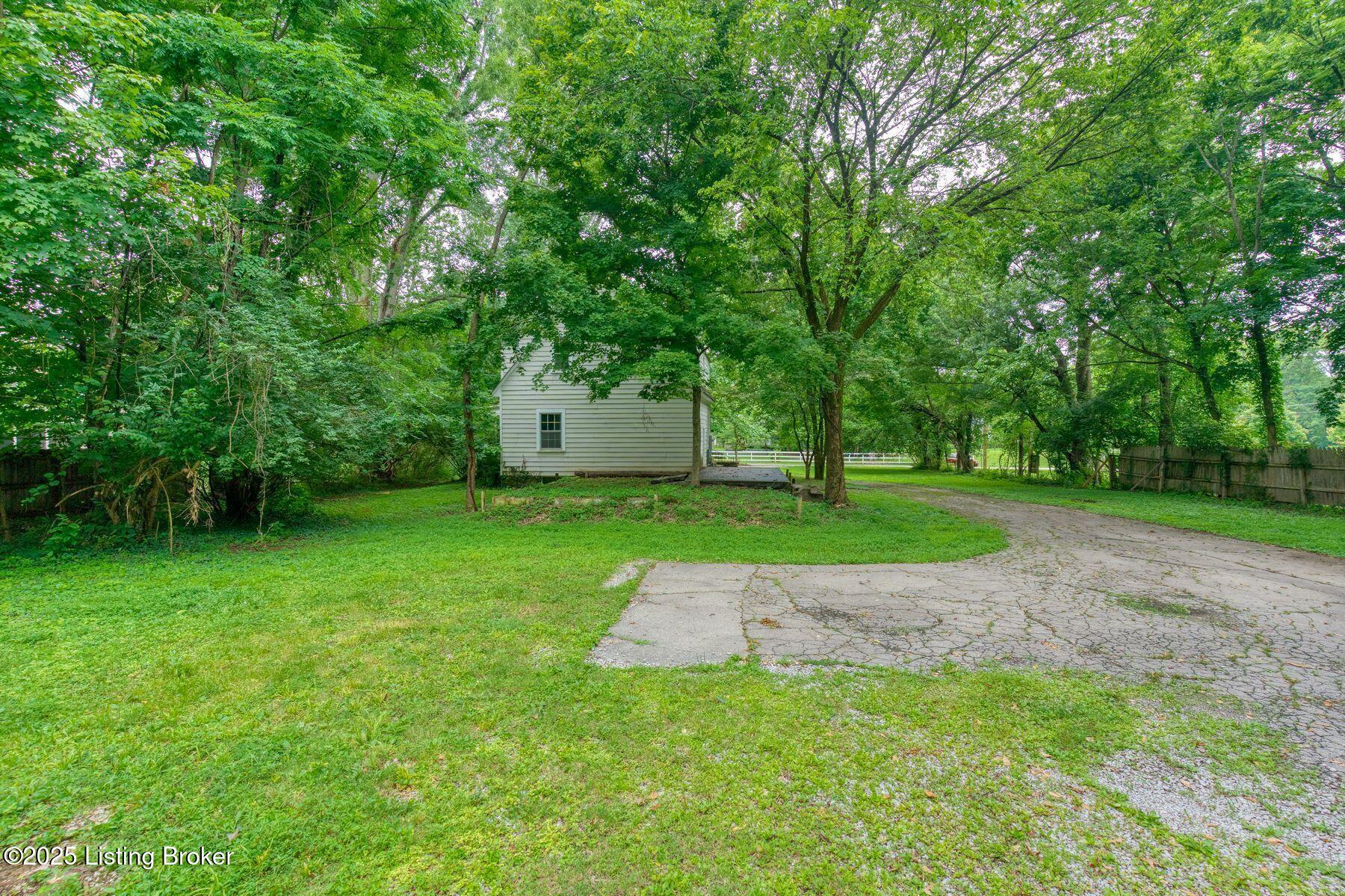907 Glenbrook Rd