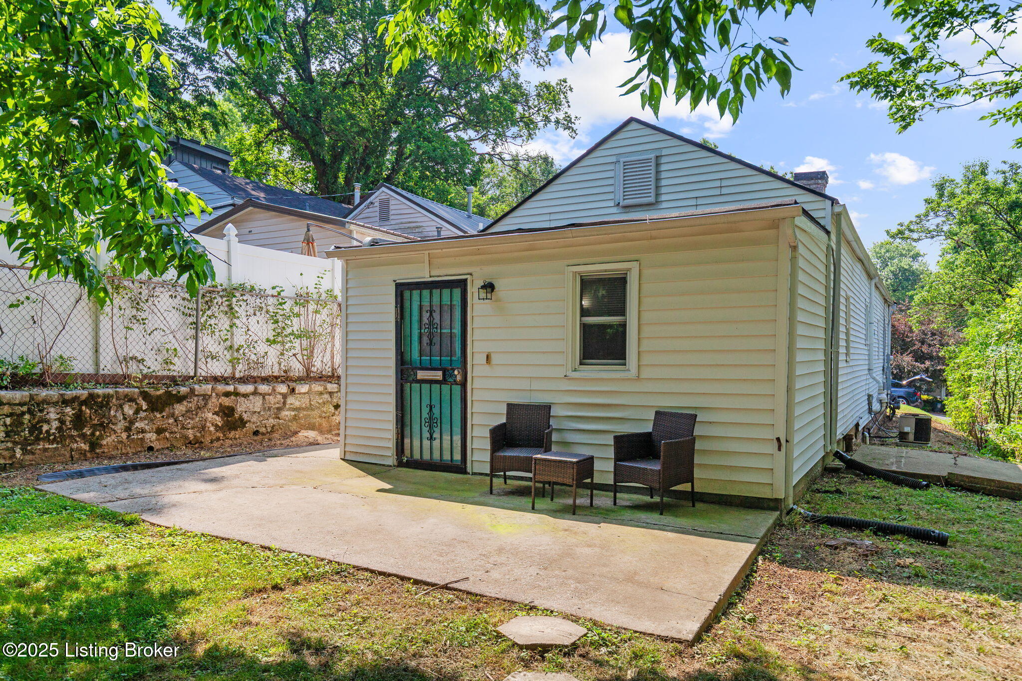 2715 Hillside Terrace