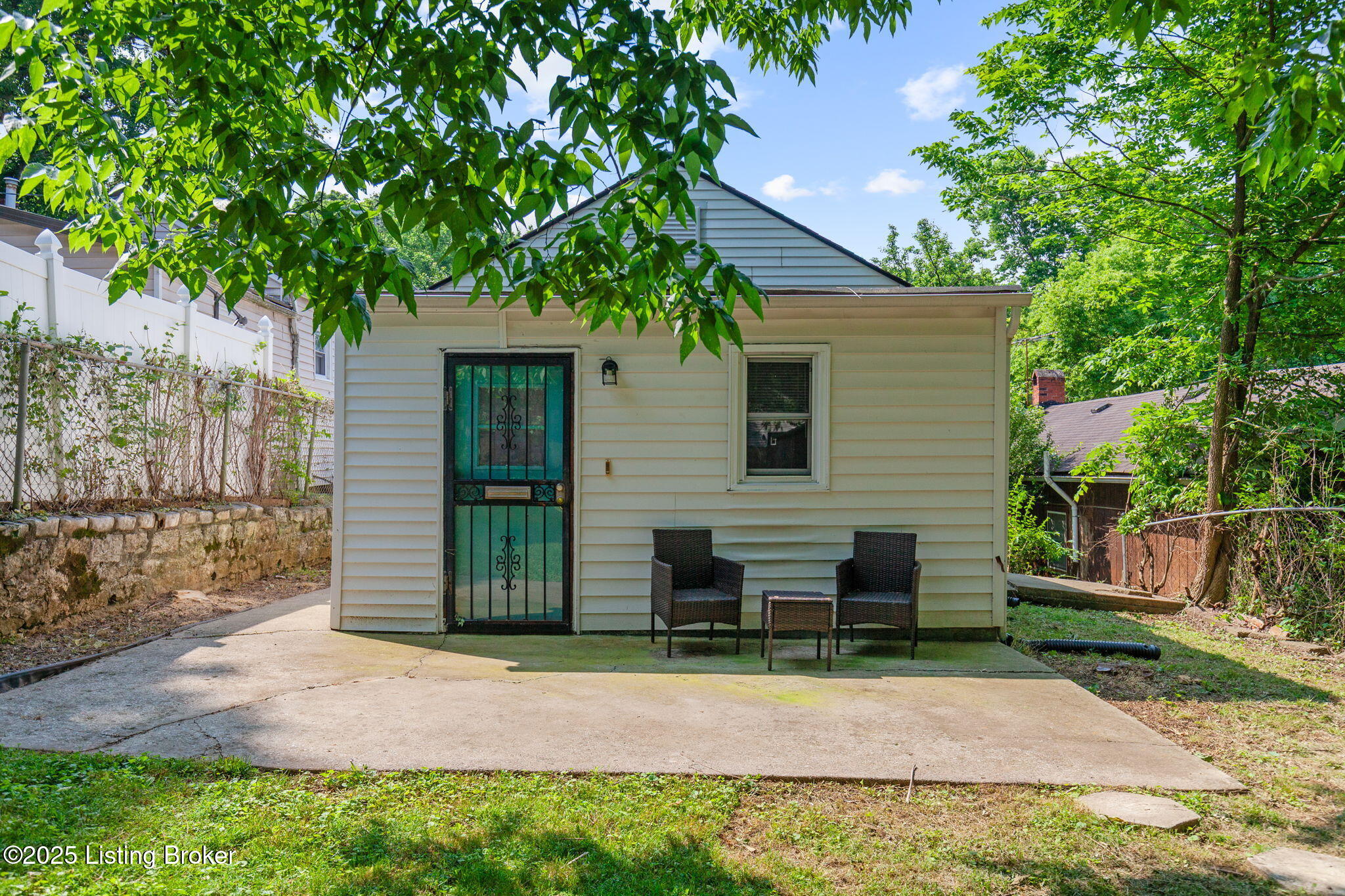 2715 Hillside Terrace