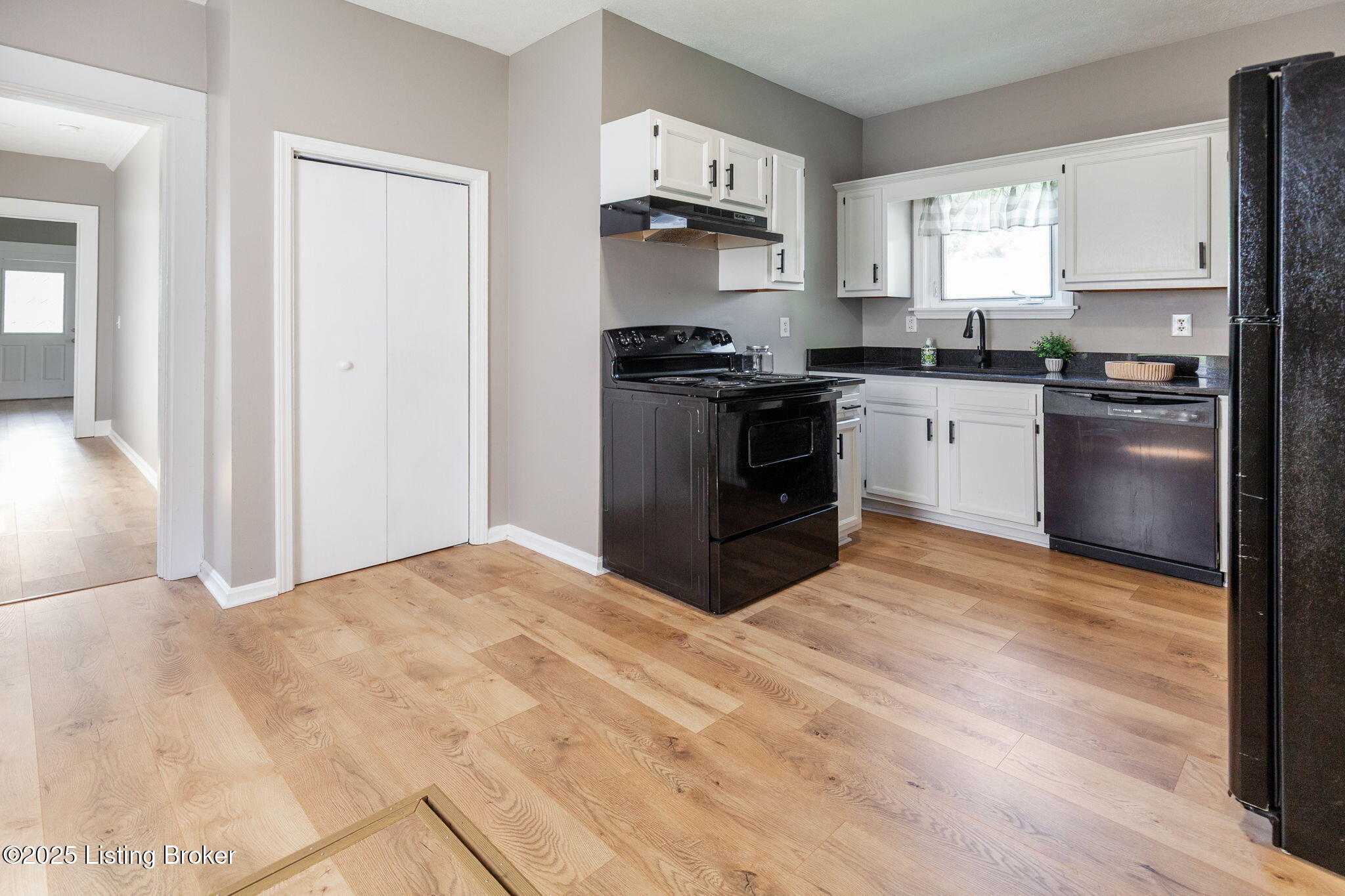 2715 Hillside Terrace