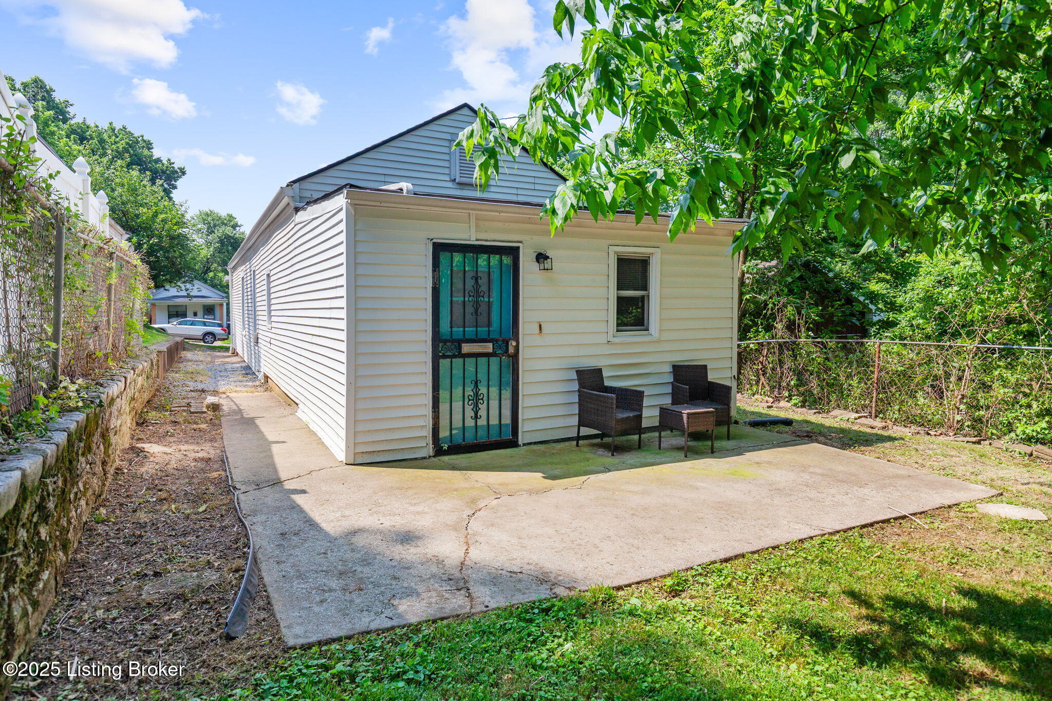 2715 Hillside Terrace