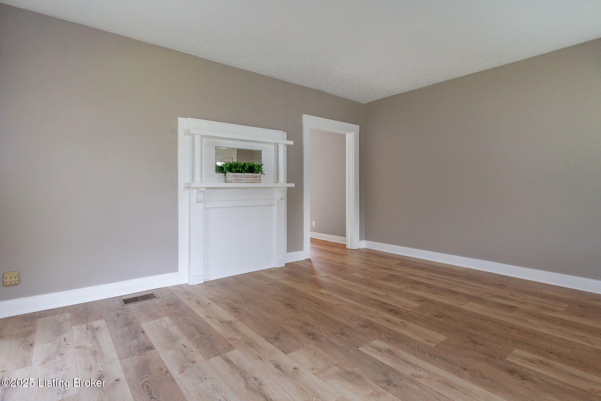 2715 Hillside Terrace