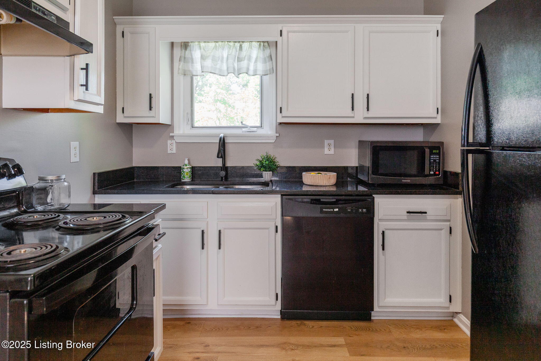2715 Hillside Terrace