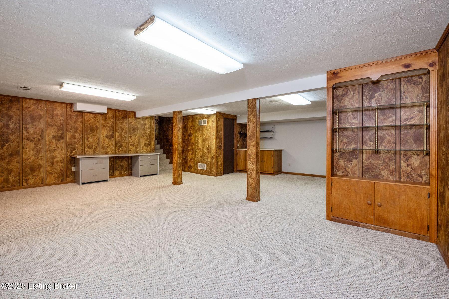2409 Hayward Rd