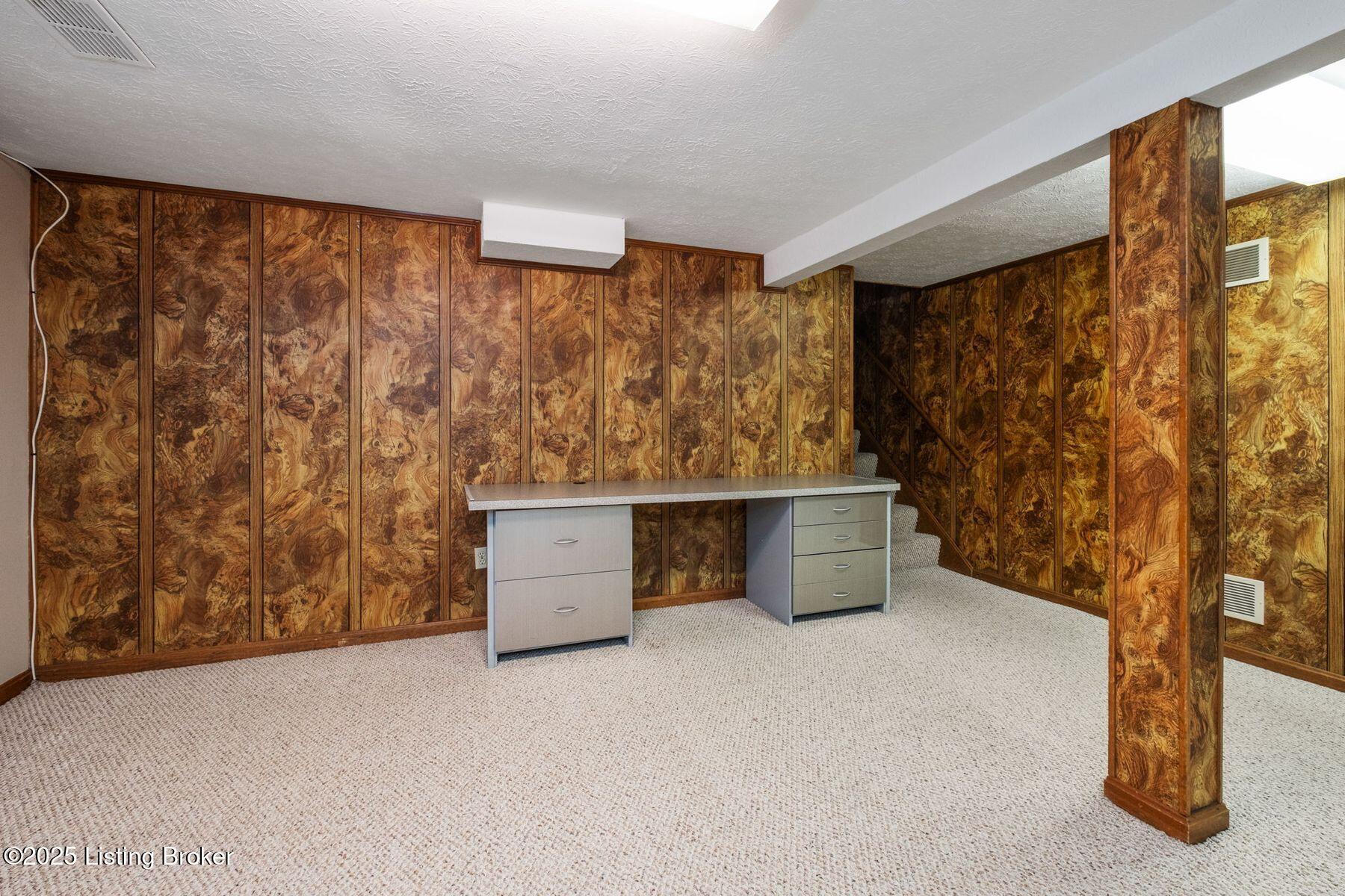 2409 Hayward Rd