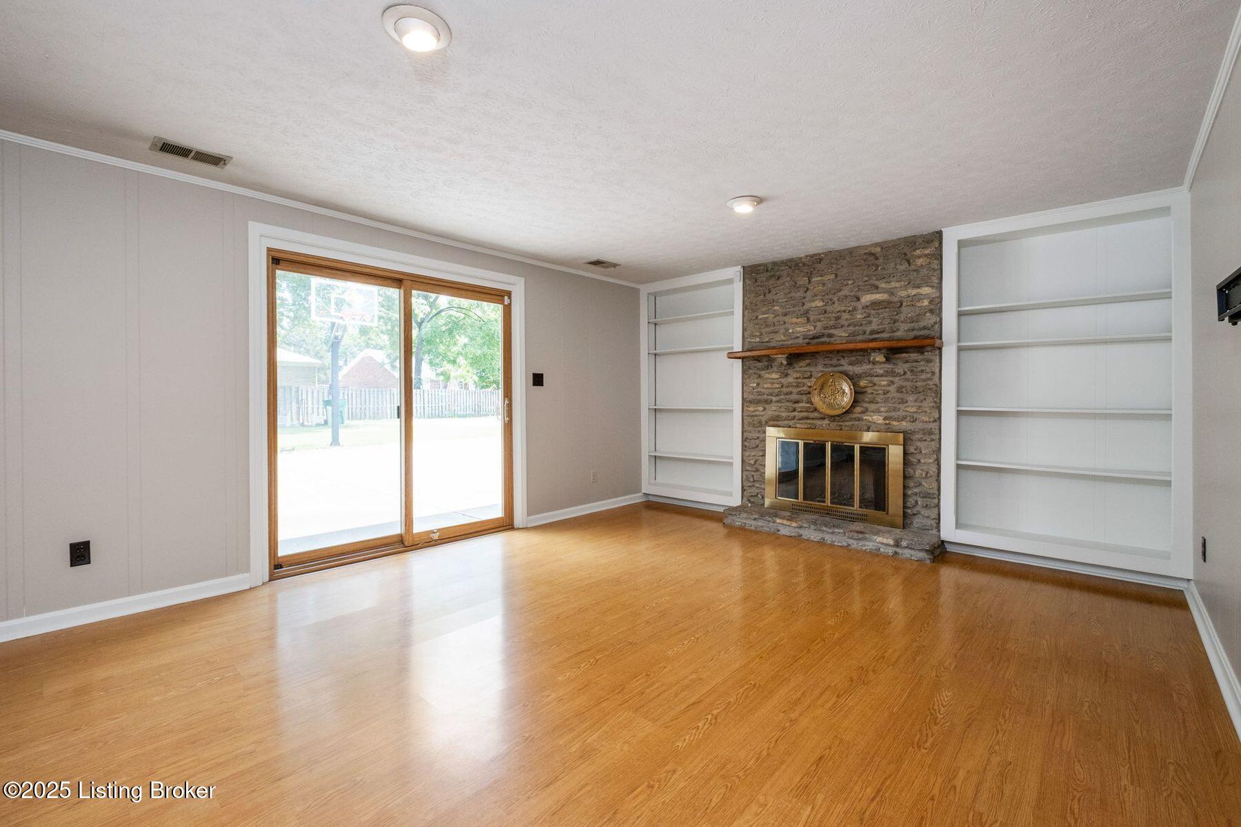 2409 Hayward Rd