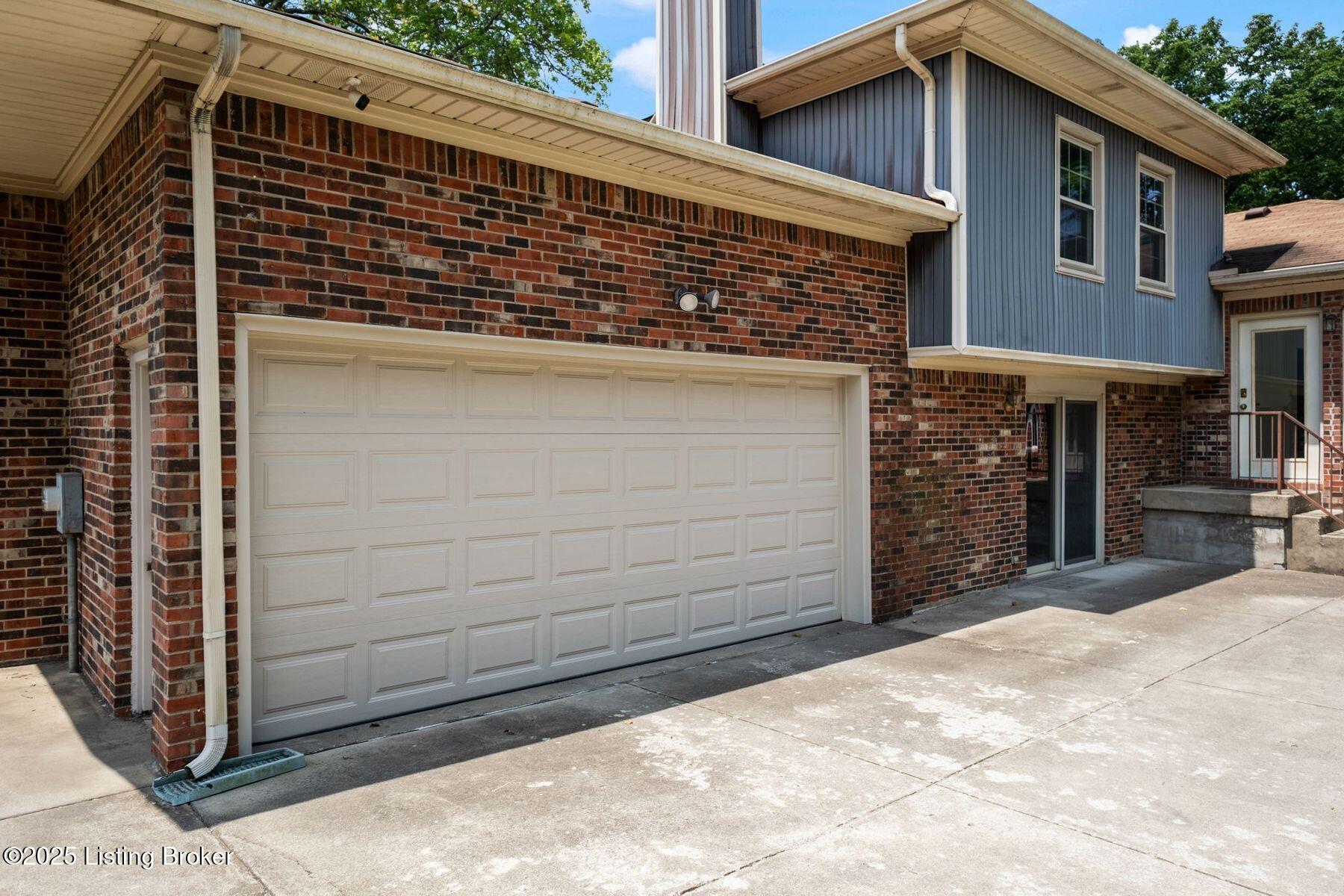 2409 Hayward Rd