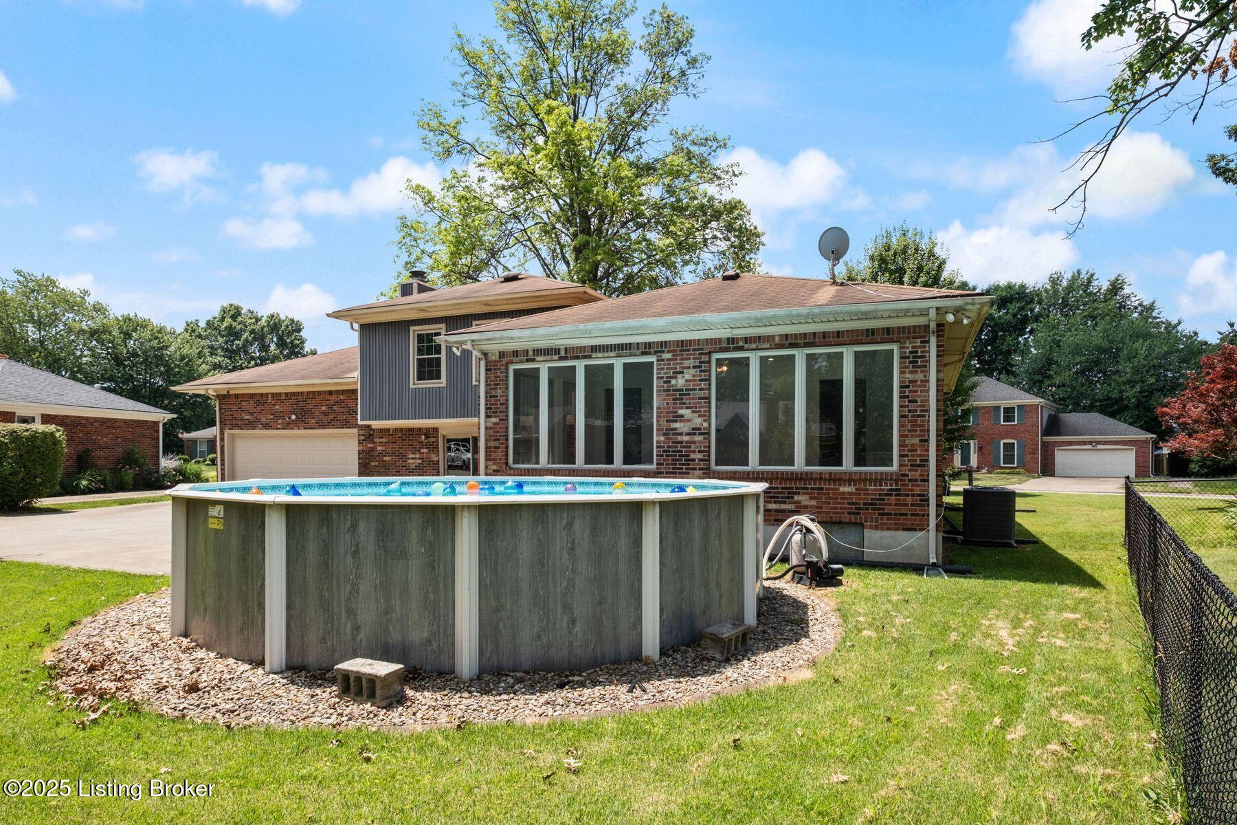 2409 Hayward Rd