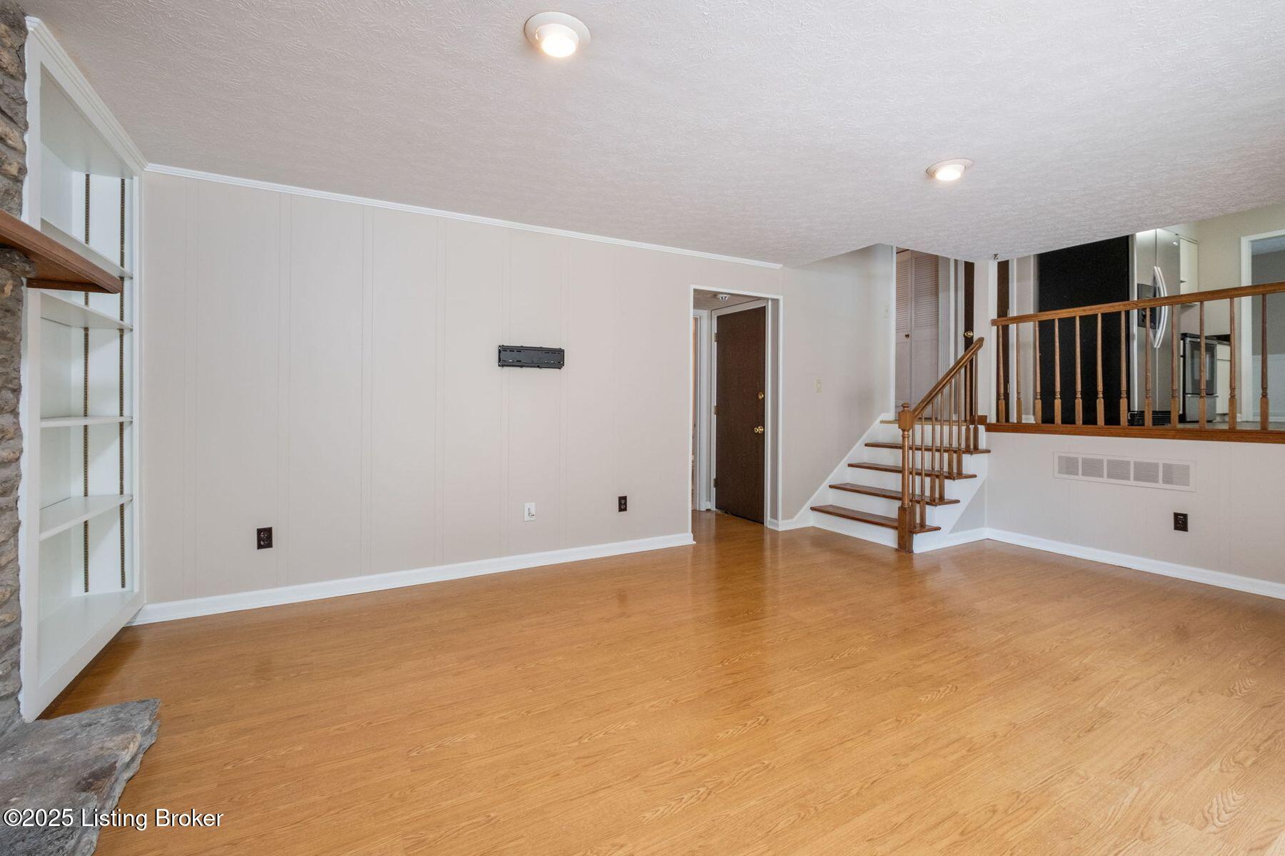 2409 Hayward Rd