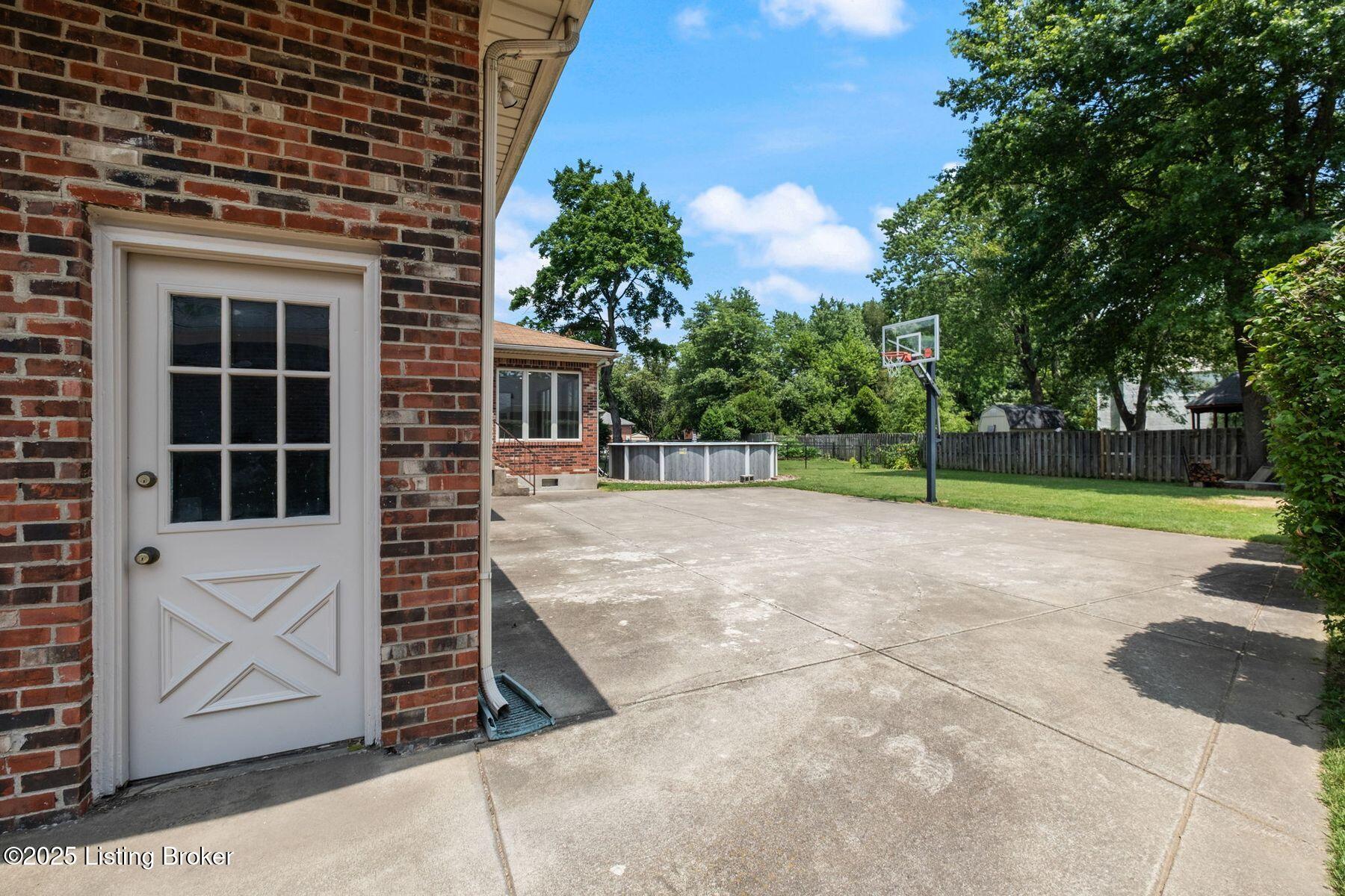 2409 Hayward Rd