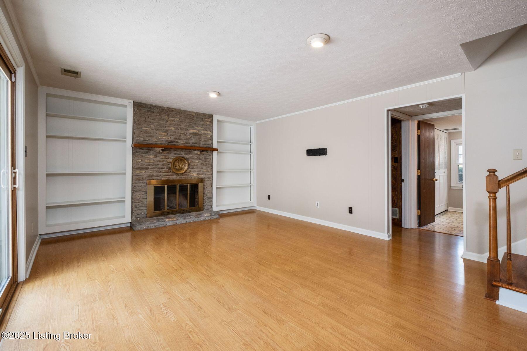 2409 Hayward Rd