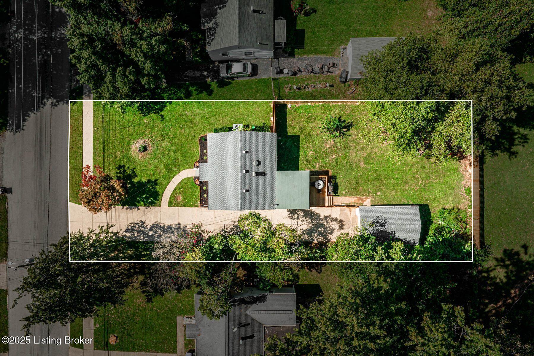 2621 Lindsay Ave