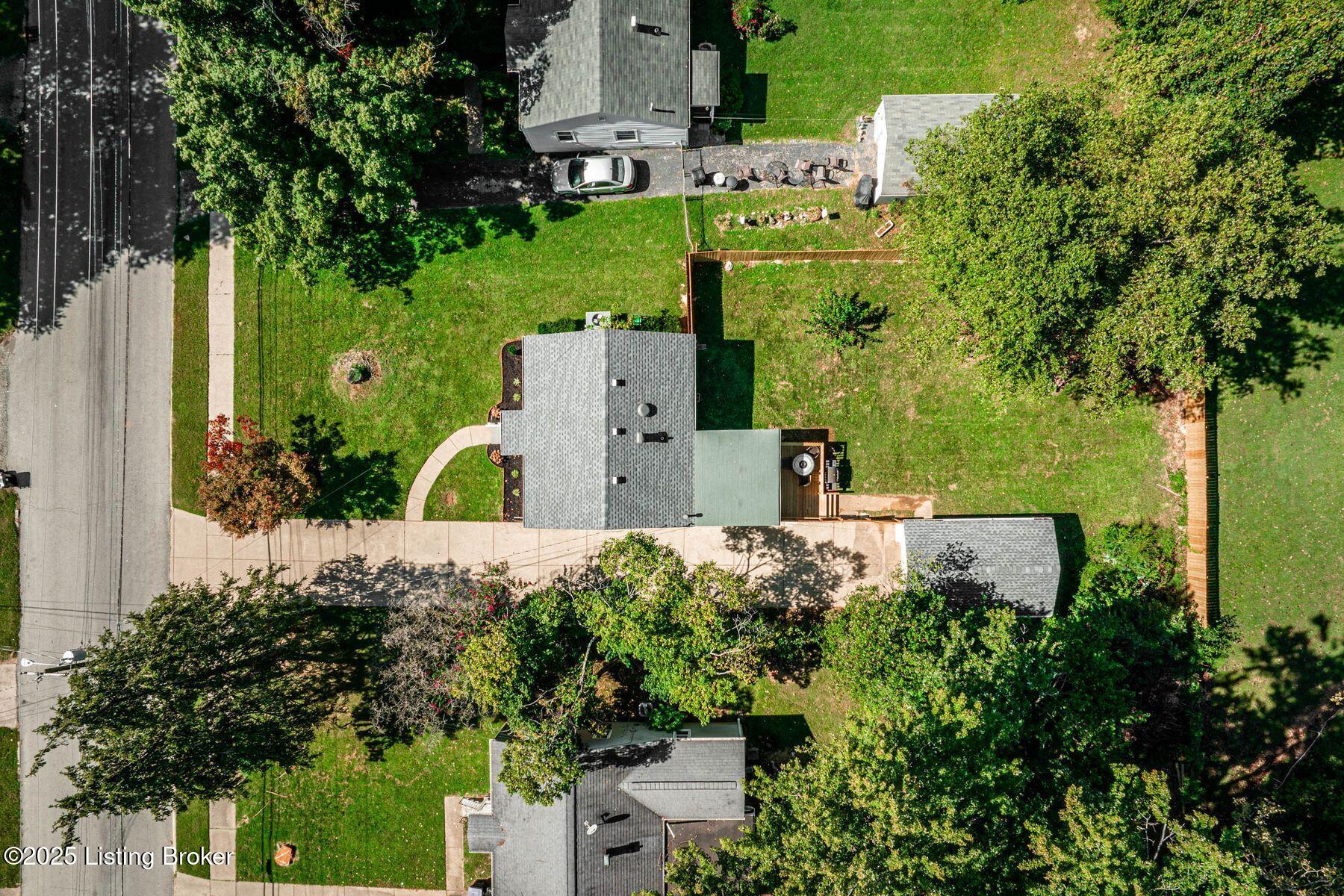 2621 Lindsay Ave