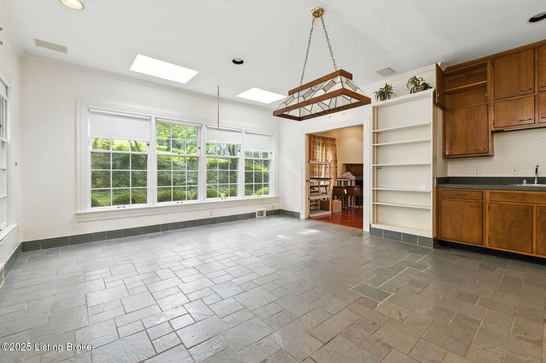 123 Arrowhead Rd