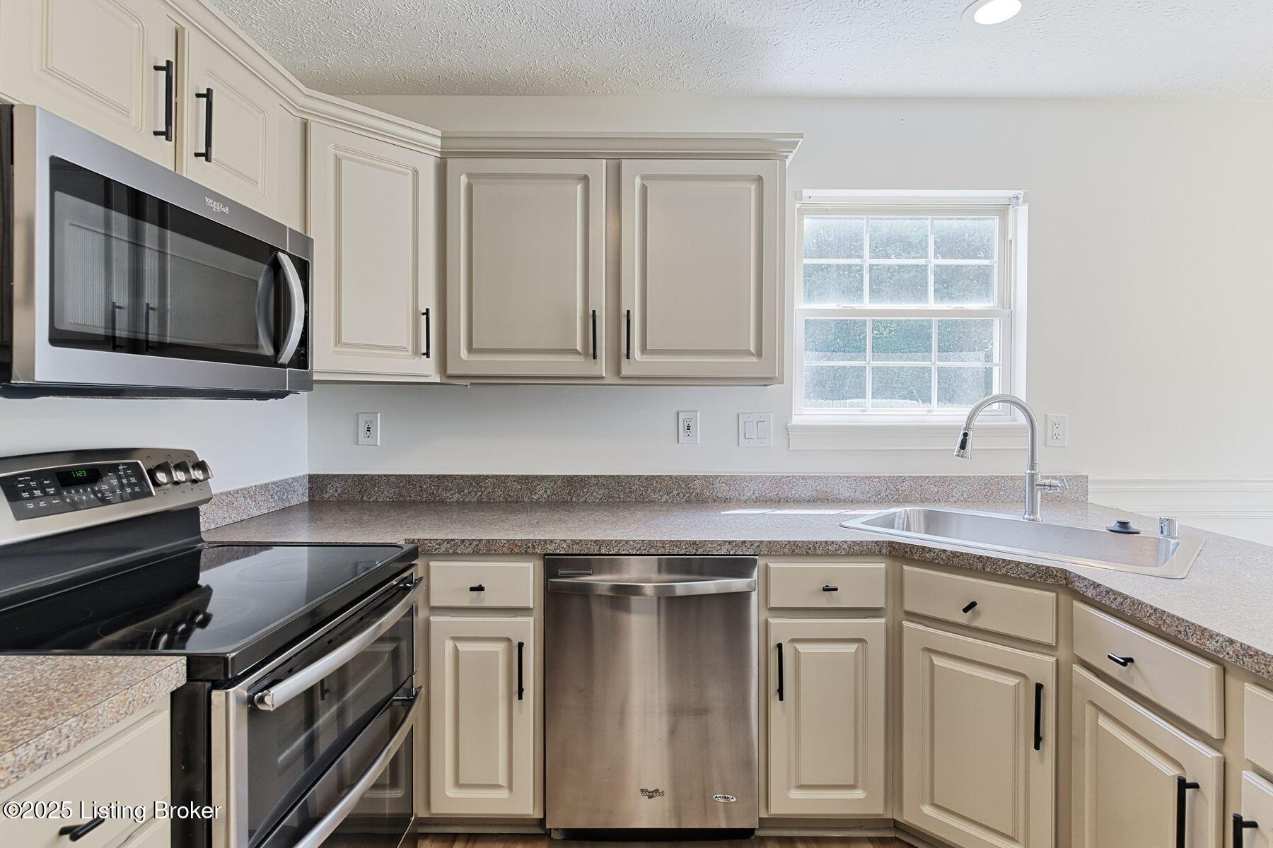 8800 New LaGrange Rd