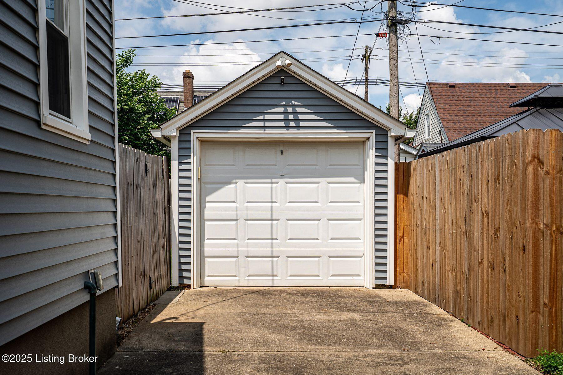 1011 Greenleaf Rd