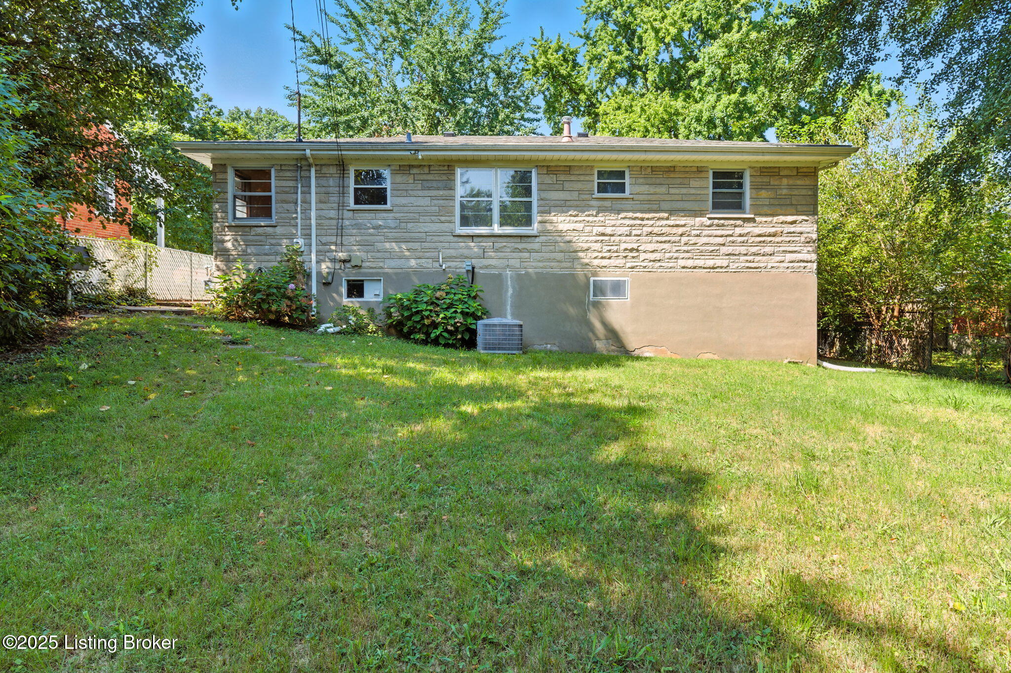 3501 Huon Dr