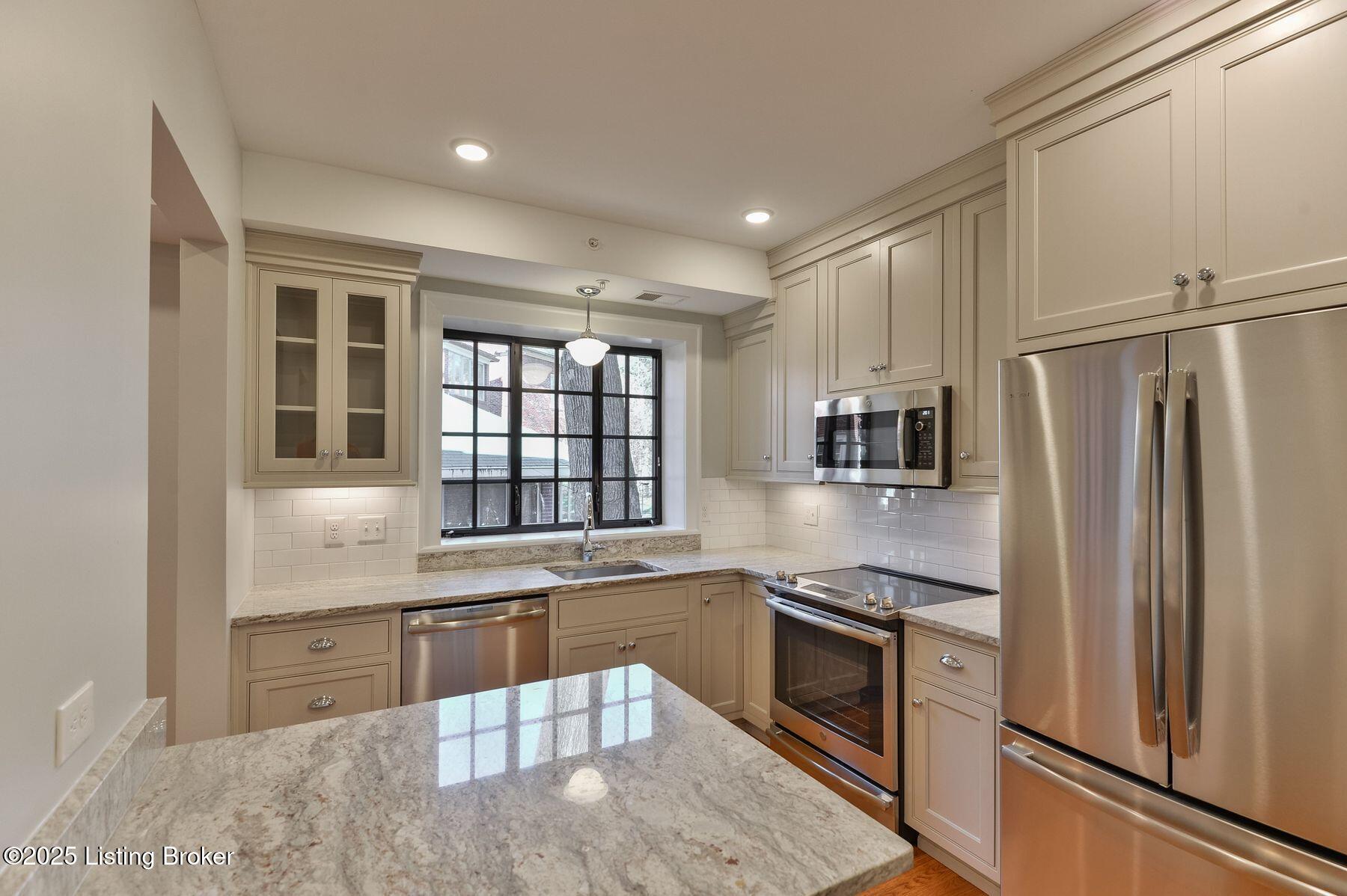1411 Willow Ave 6