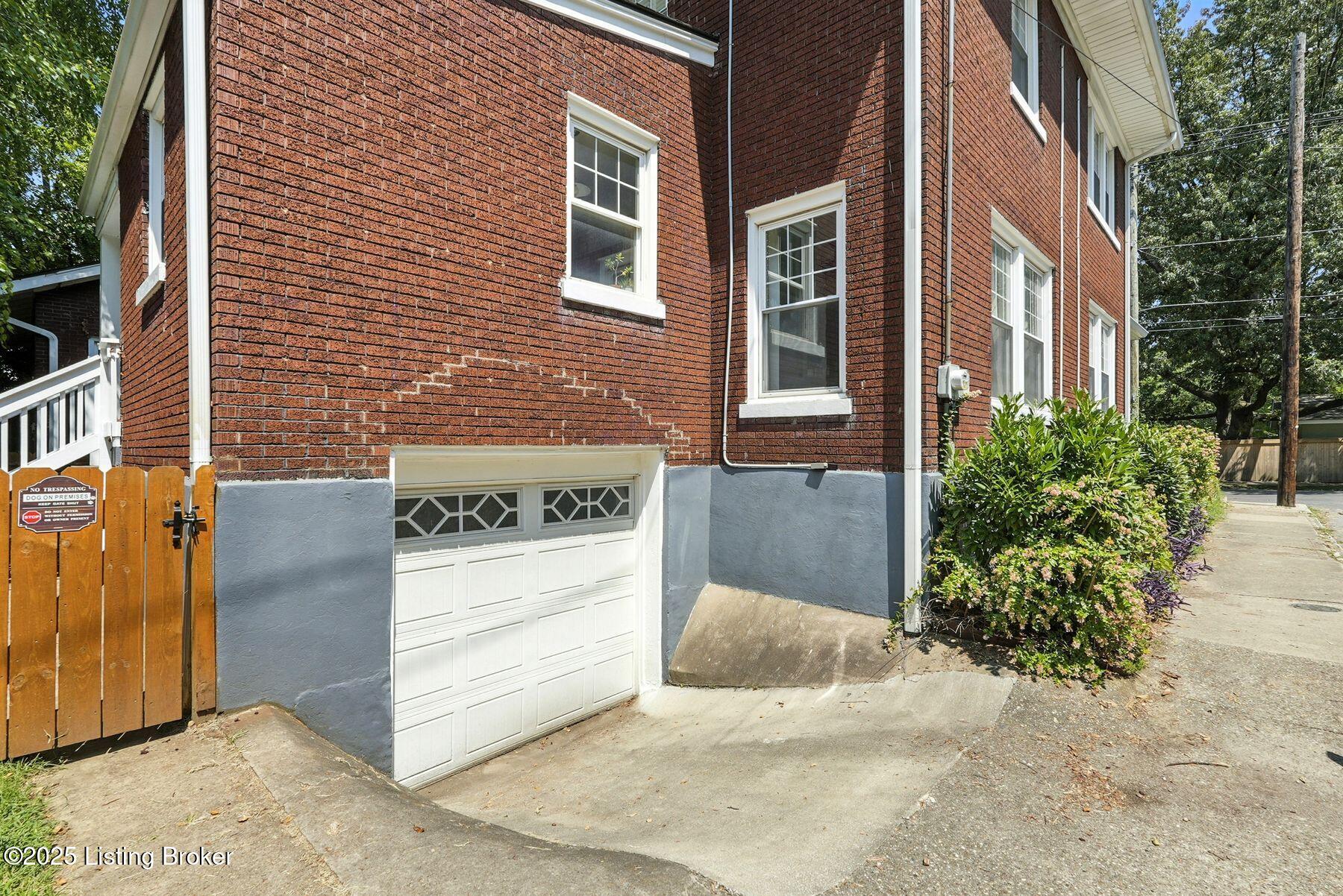 1616 Fernwood Ave