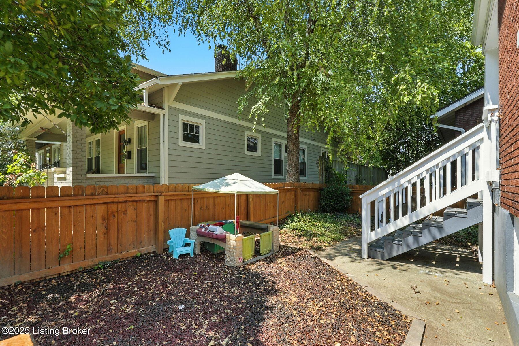 1616 Fernwood Ave