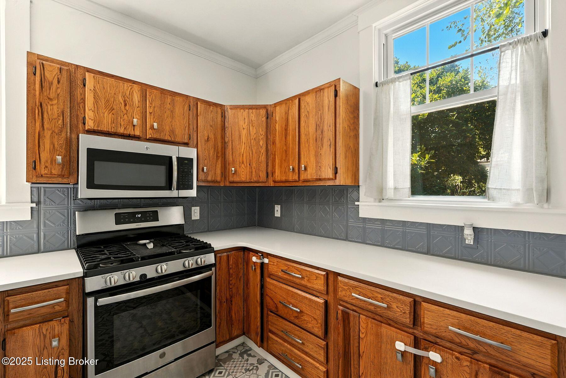 1616 Fernwood Ave