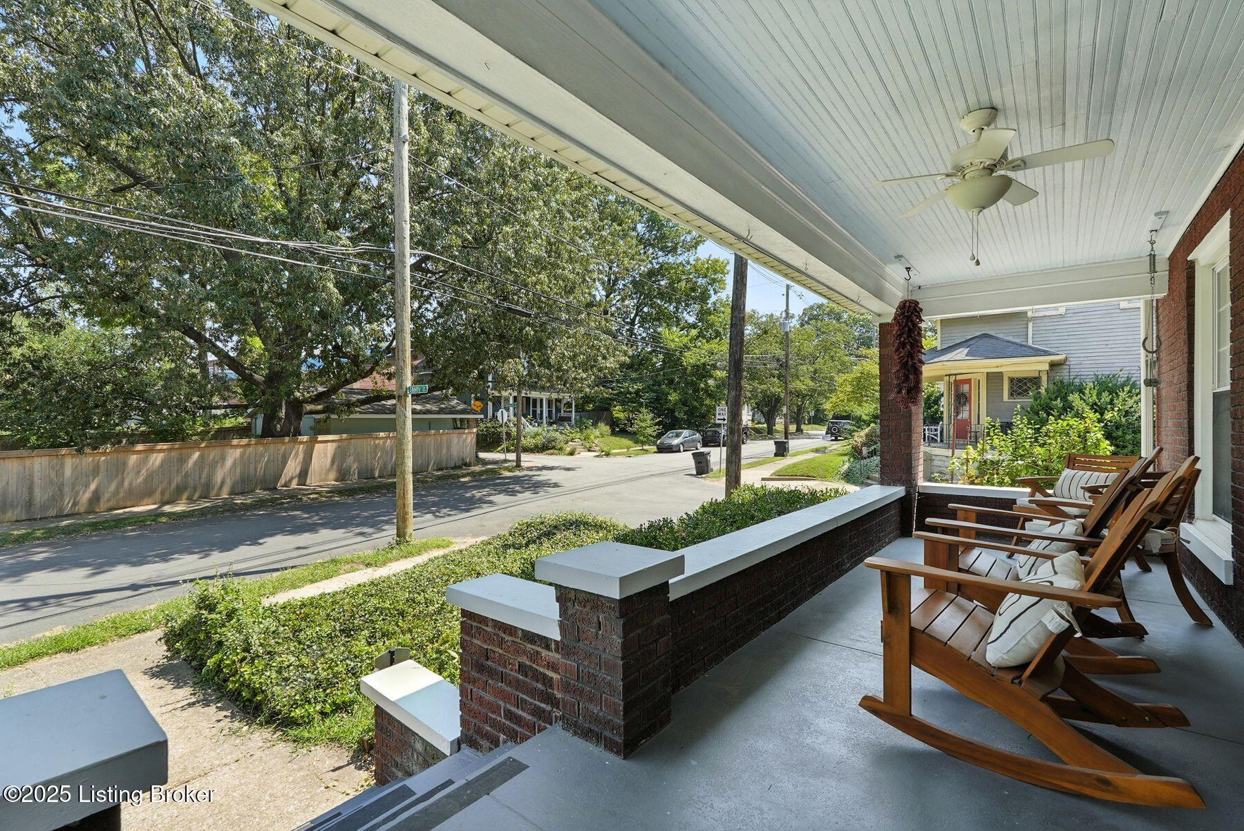 1616 Fernwood Ave