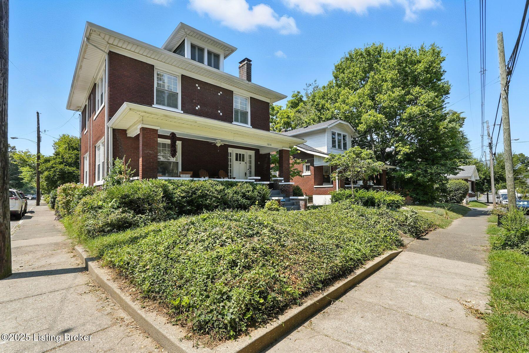 1616 Fernwood Ave