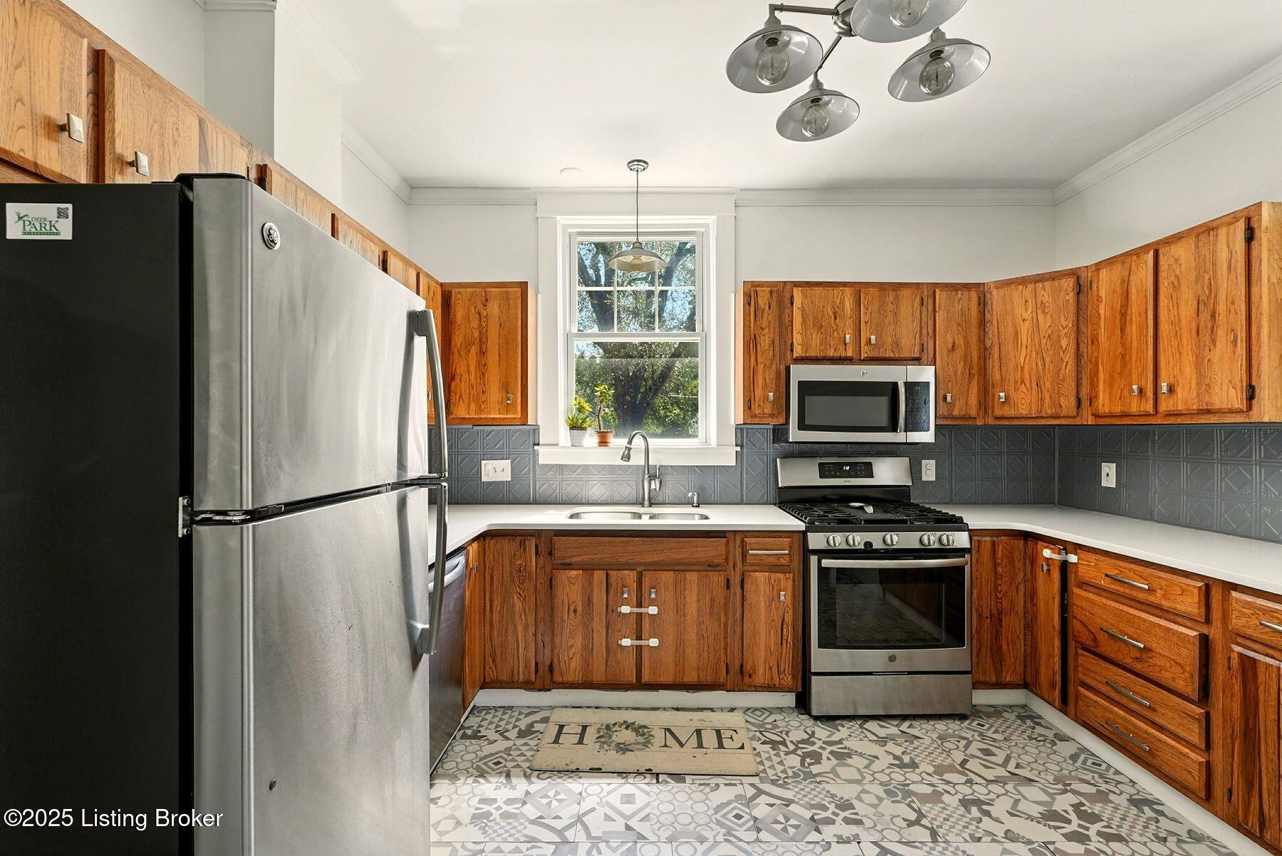 1616 Fernwood Ave