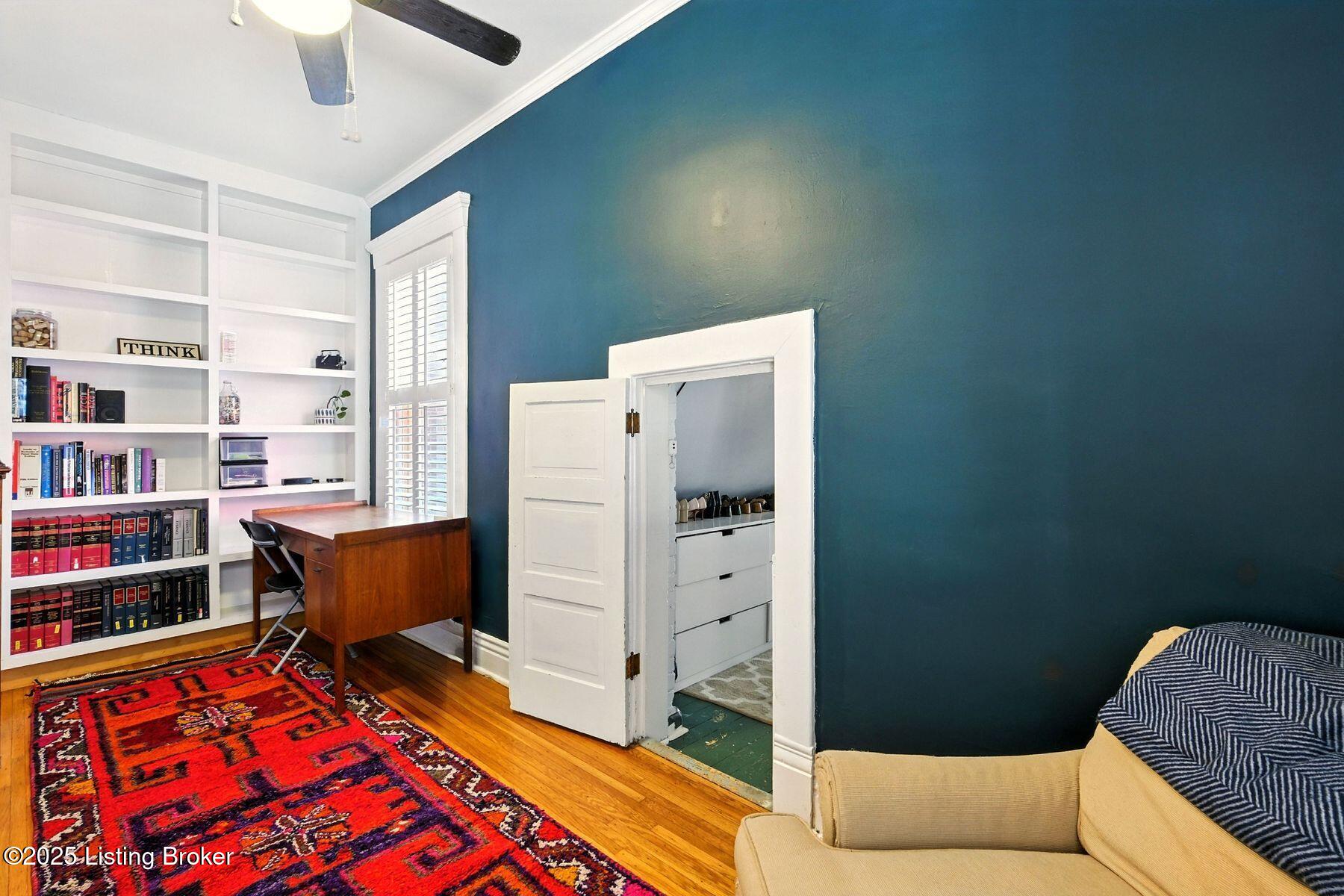 823 E Washington St