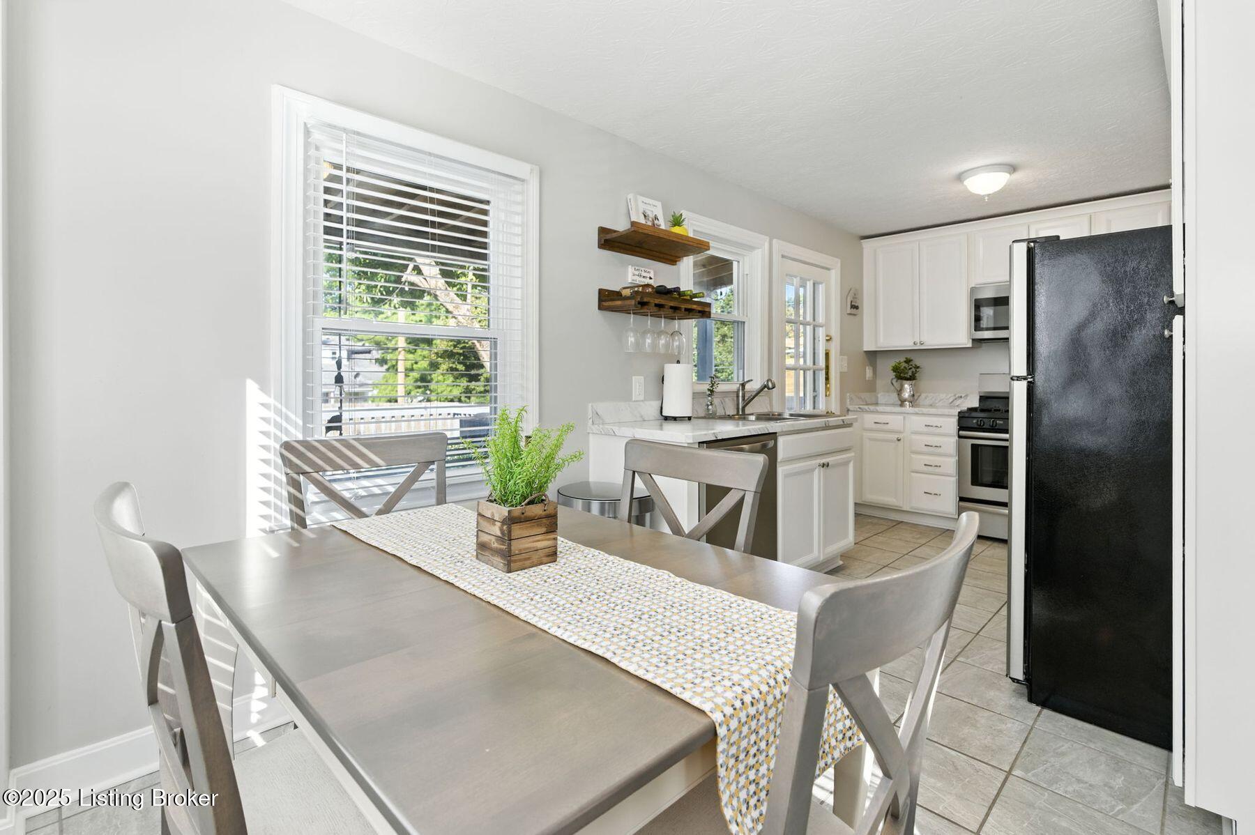 3112 Bobolink Rd