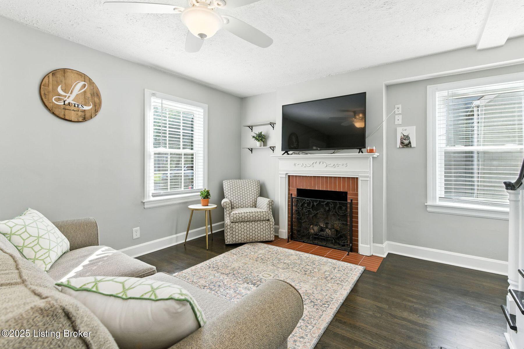 3112 Bobolink Rd