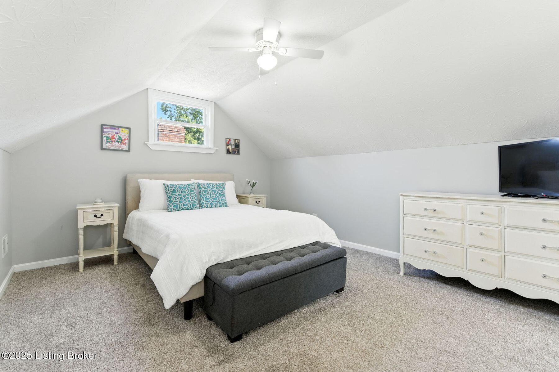 3112 Bobolink Rd