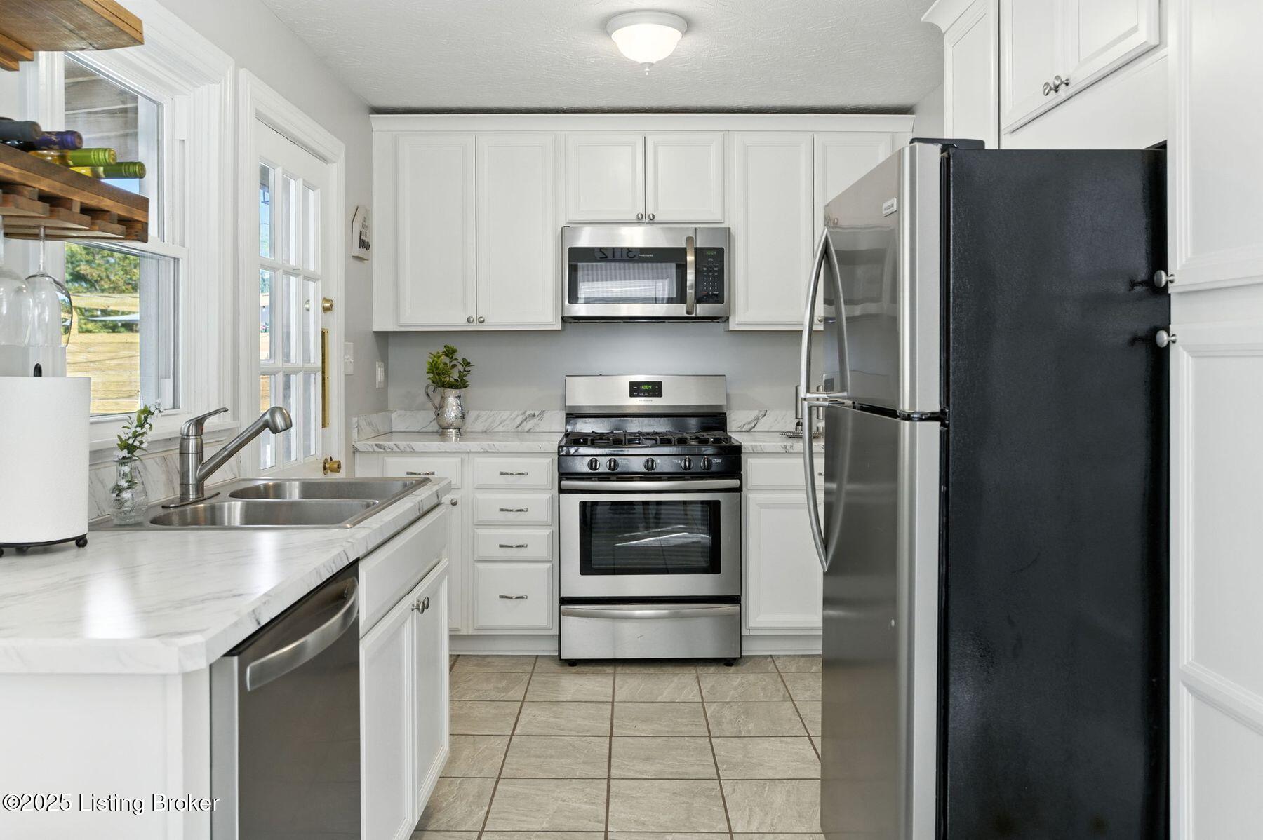 3112 Bobolink Rd