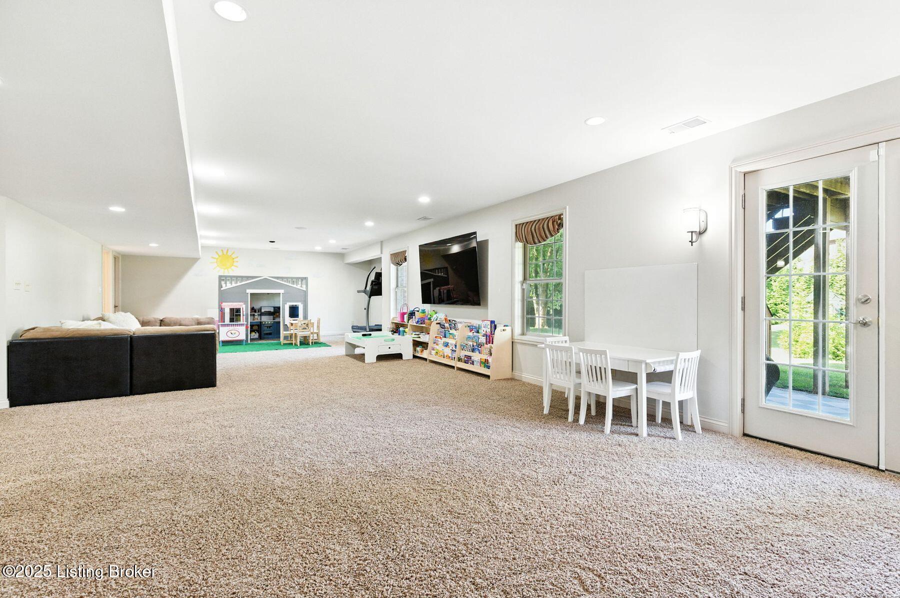 5204 Rock Bluff Dr